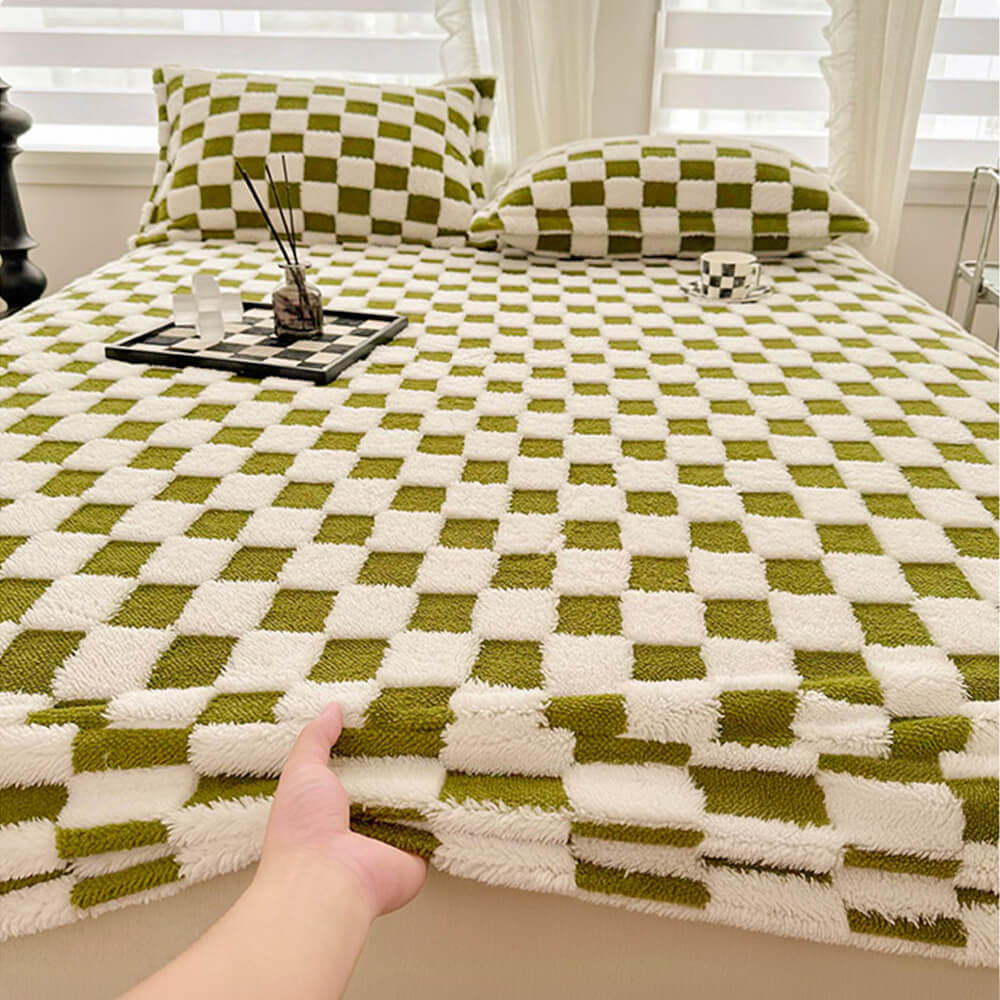 Soft Plush Checkerboard Fitted Sheet for Ultimate Comfort