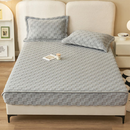 Soft Plush Checkerboard Fitted Sheet for Ultimate Comfort
