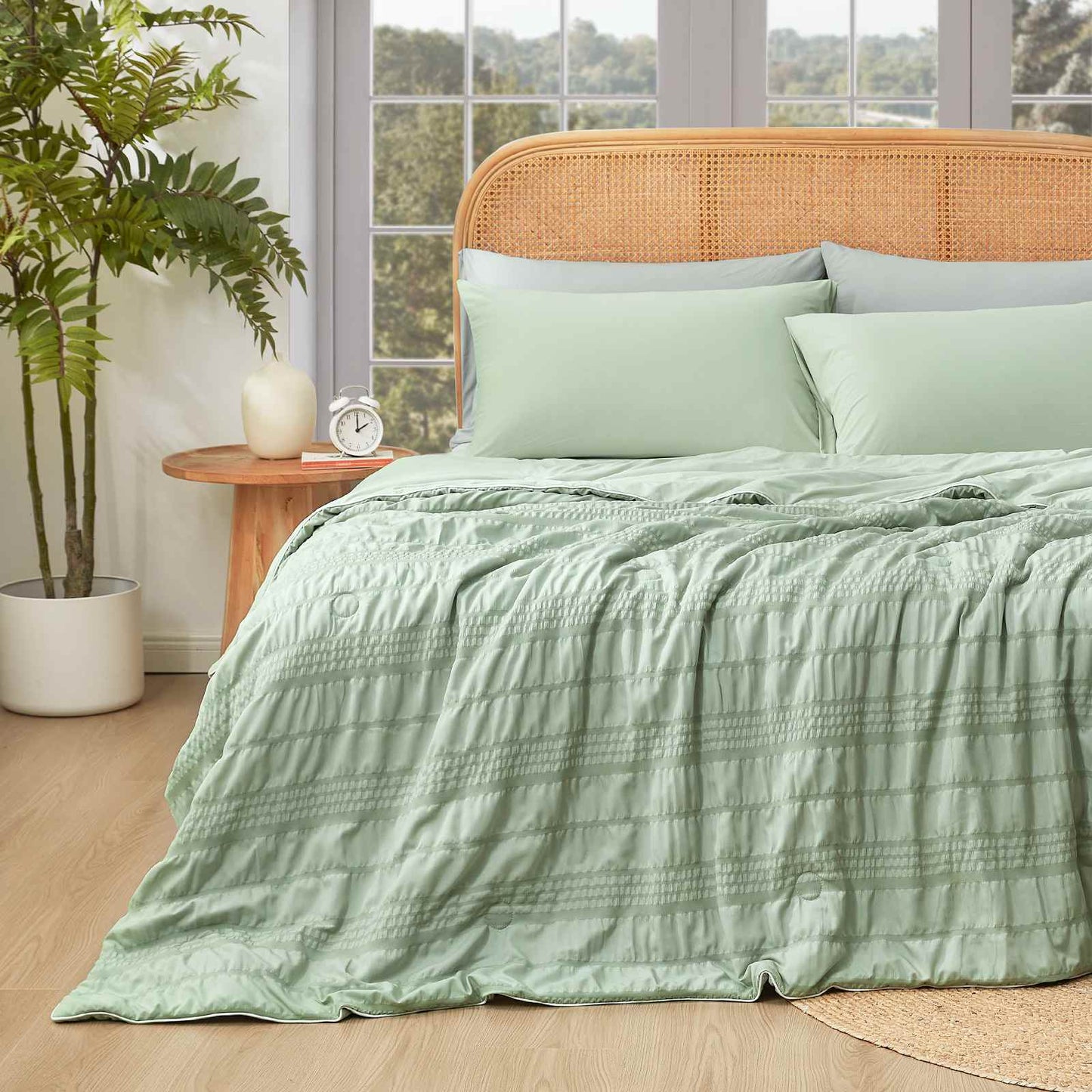 Comfortable Seersucker Cooling Comforter for Cozy Sleep