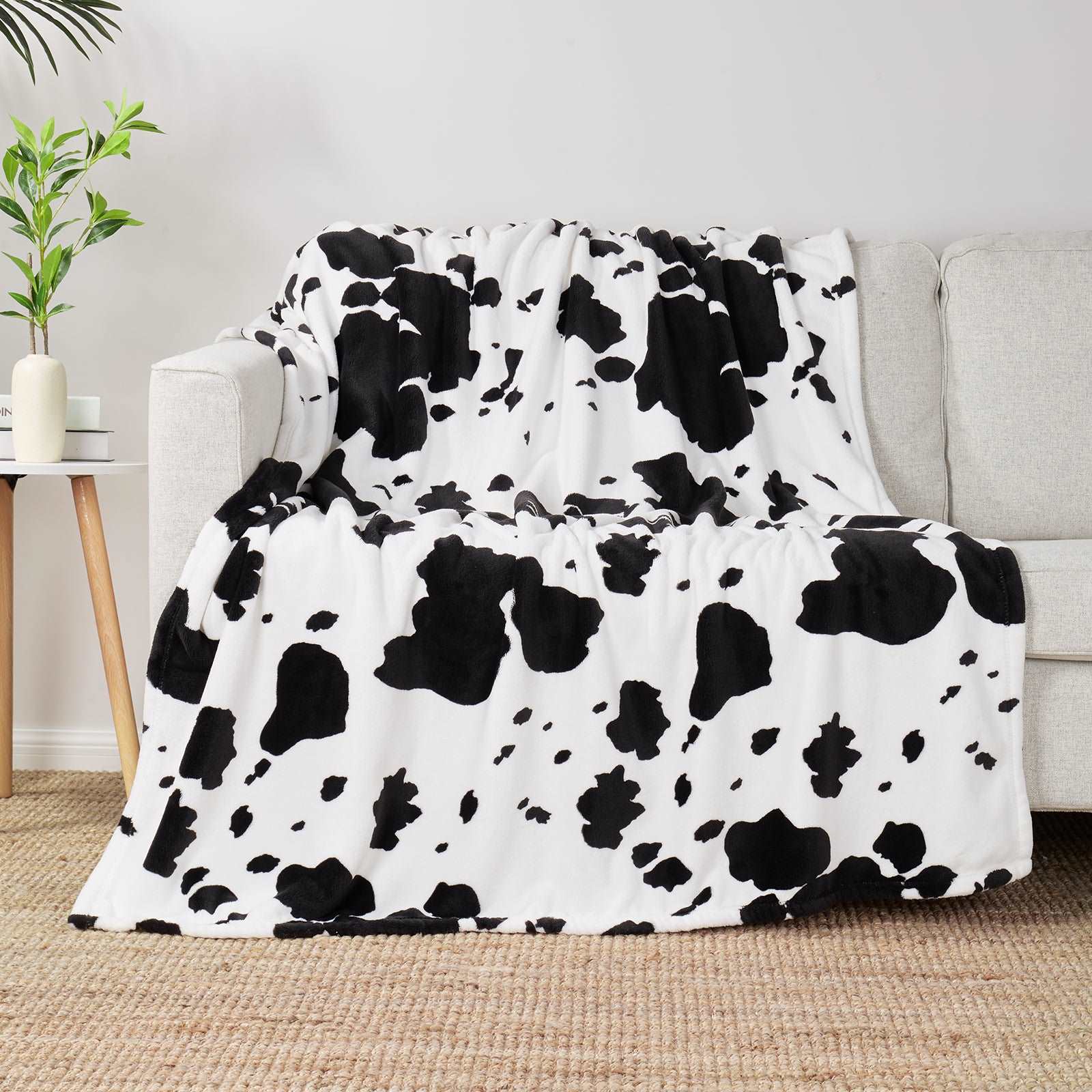 Luxurious Cow Print MilkyPlush Throw Blanket for Ultimate Comfort