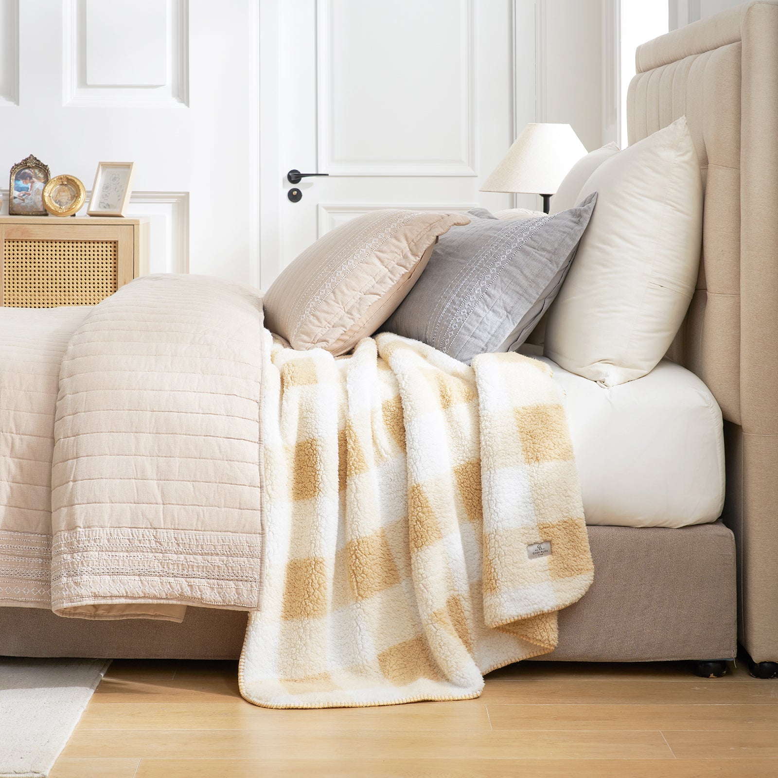 Cozy Bliss Reversible Dual-Sided Sherpa Throw Blanket