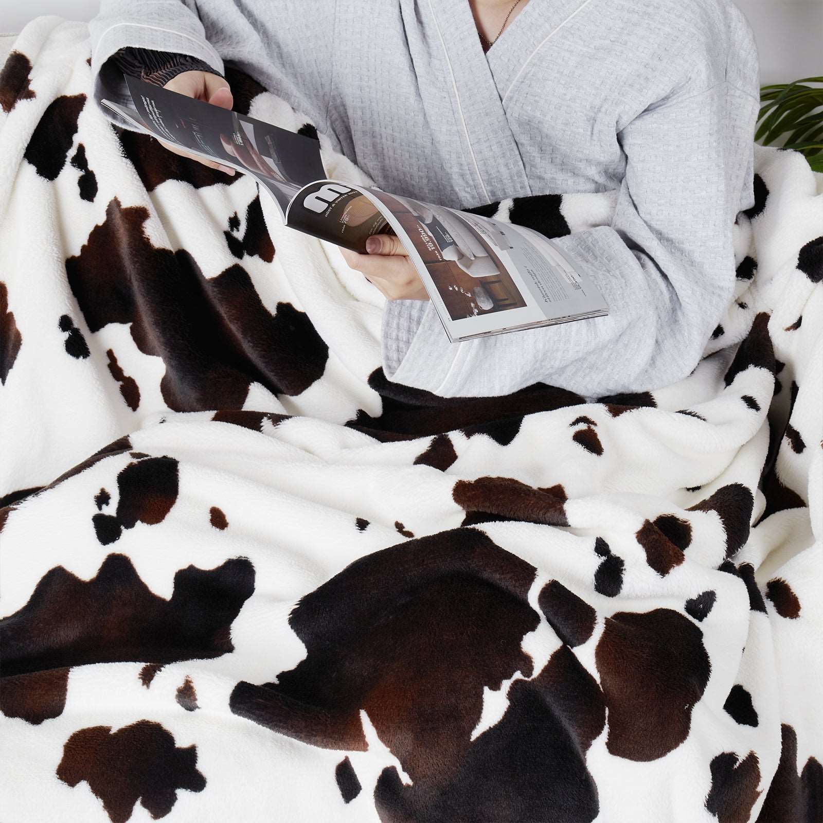 Luxurious Cow Print MilkyPlush Throw Blanket for Ultimate Comfort