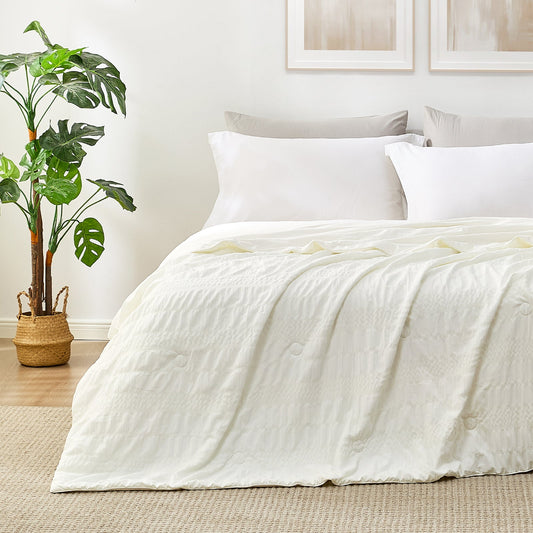 Comfortable Seersucker Cooling Comforter for Cozy Sleep