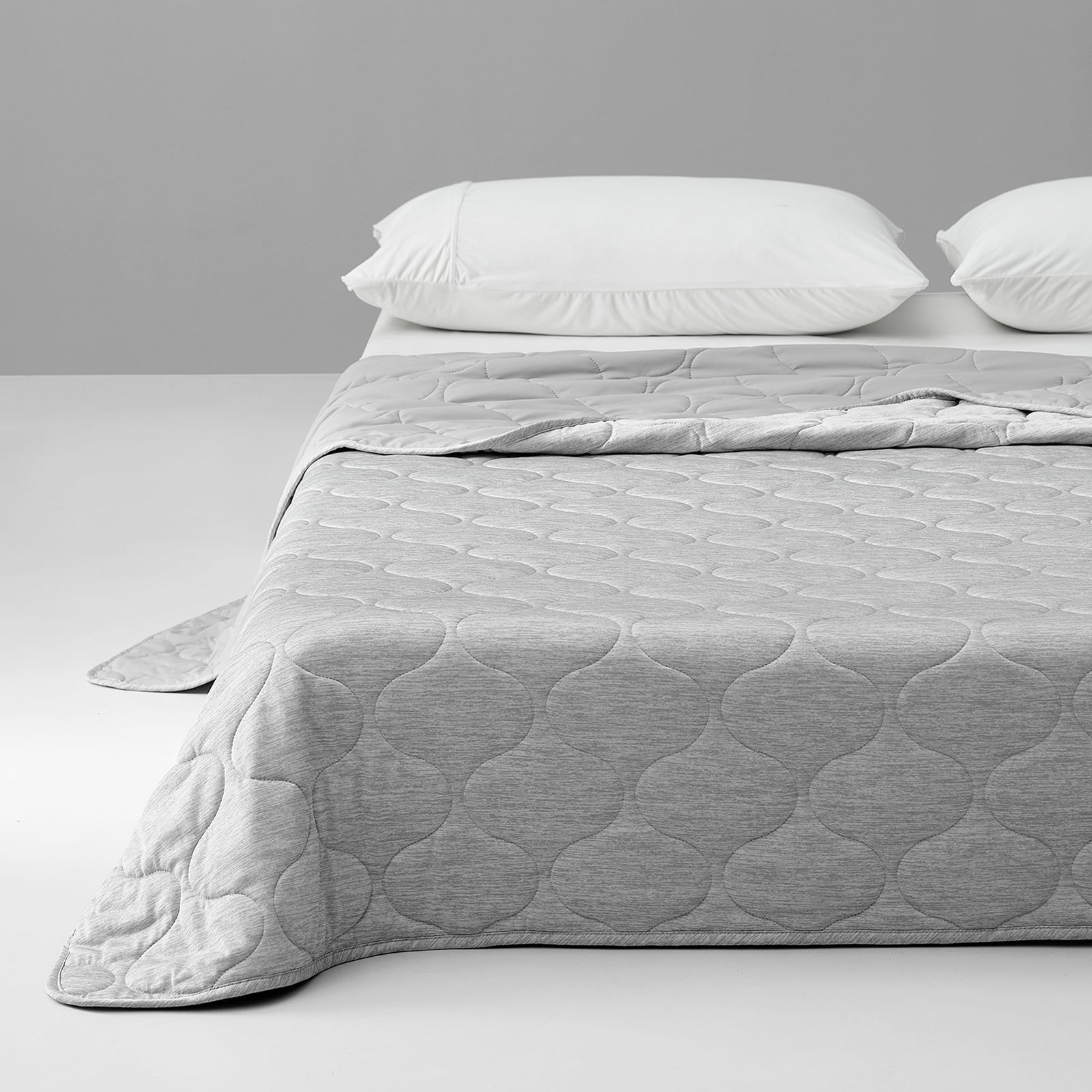 Premium Dual-Sided Cooling Blanket for All-Season Comfort
