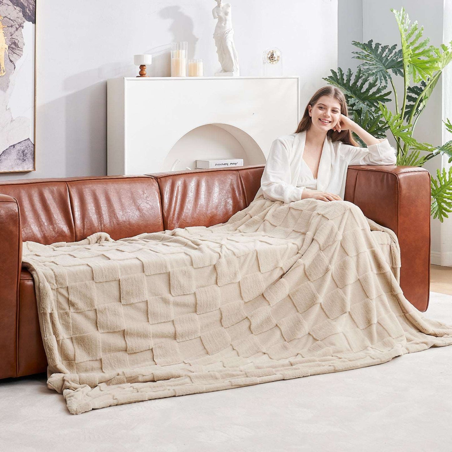 Luxuriously Soft Checkerboard Faux Fur Throw Blanket for Cozy Living