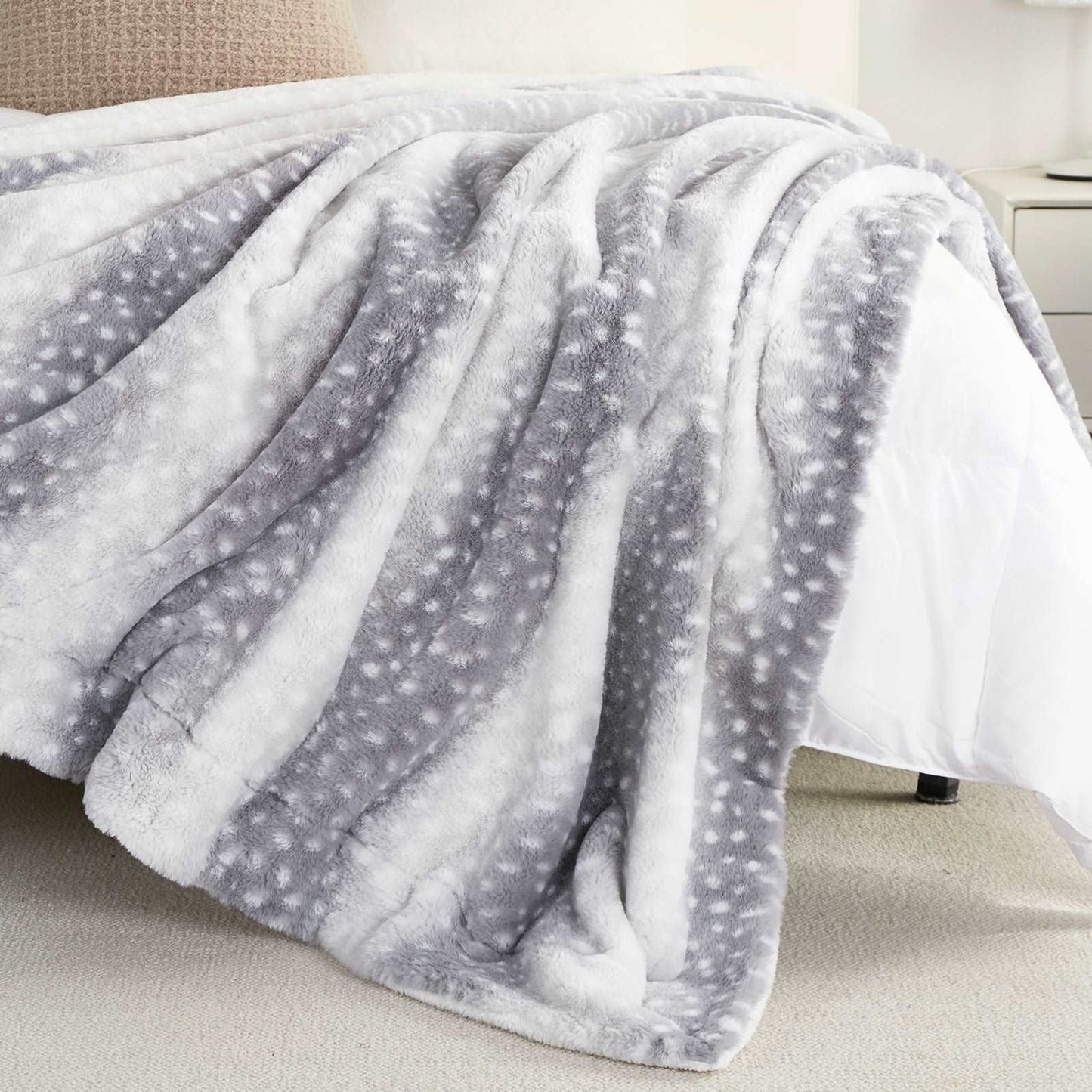 Elegant Deer Print Faux Fur Throw Blanket for Cozy Living