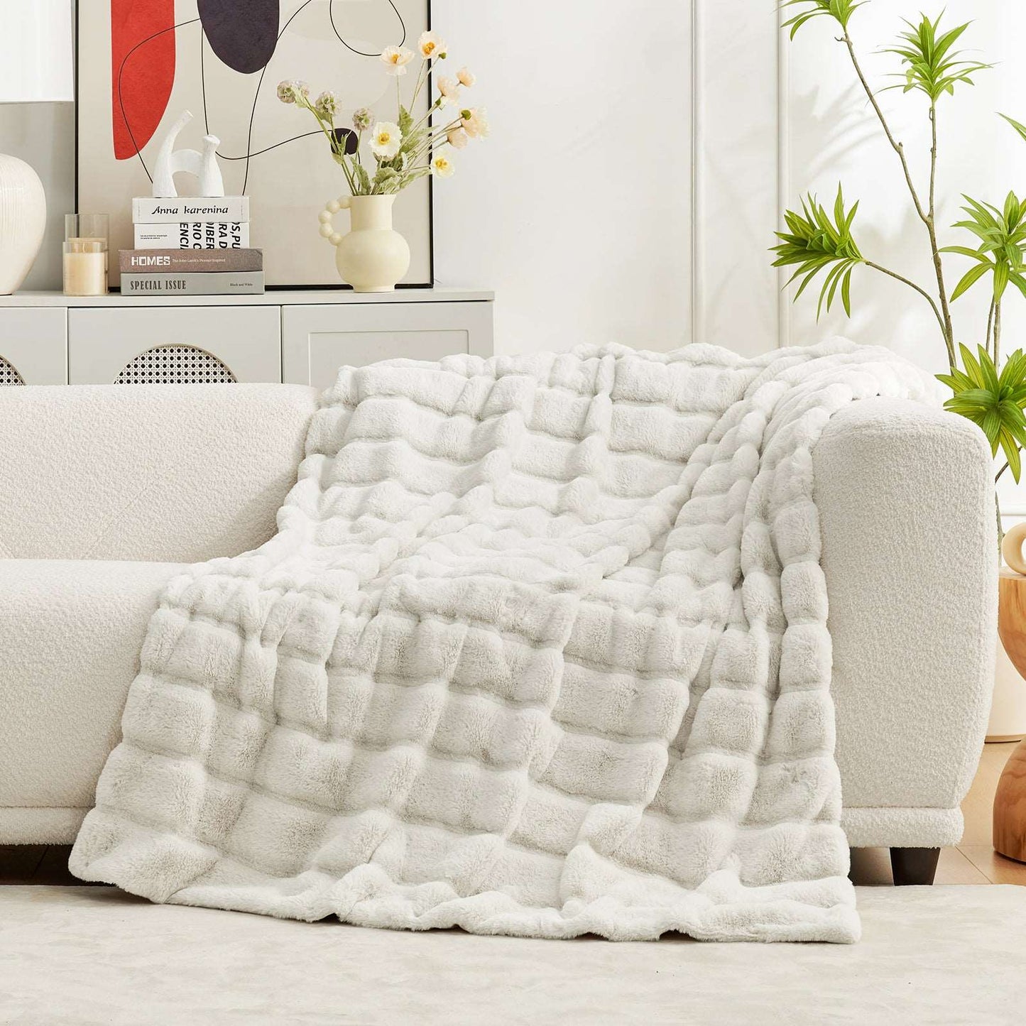 Luxurious CozyBliss Faux Fur Throw Blanket for Stylish Comfort