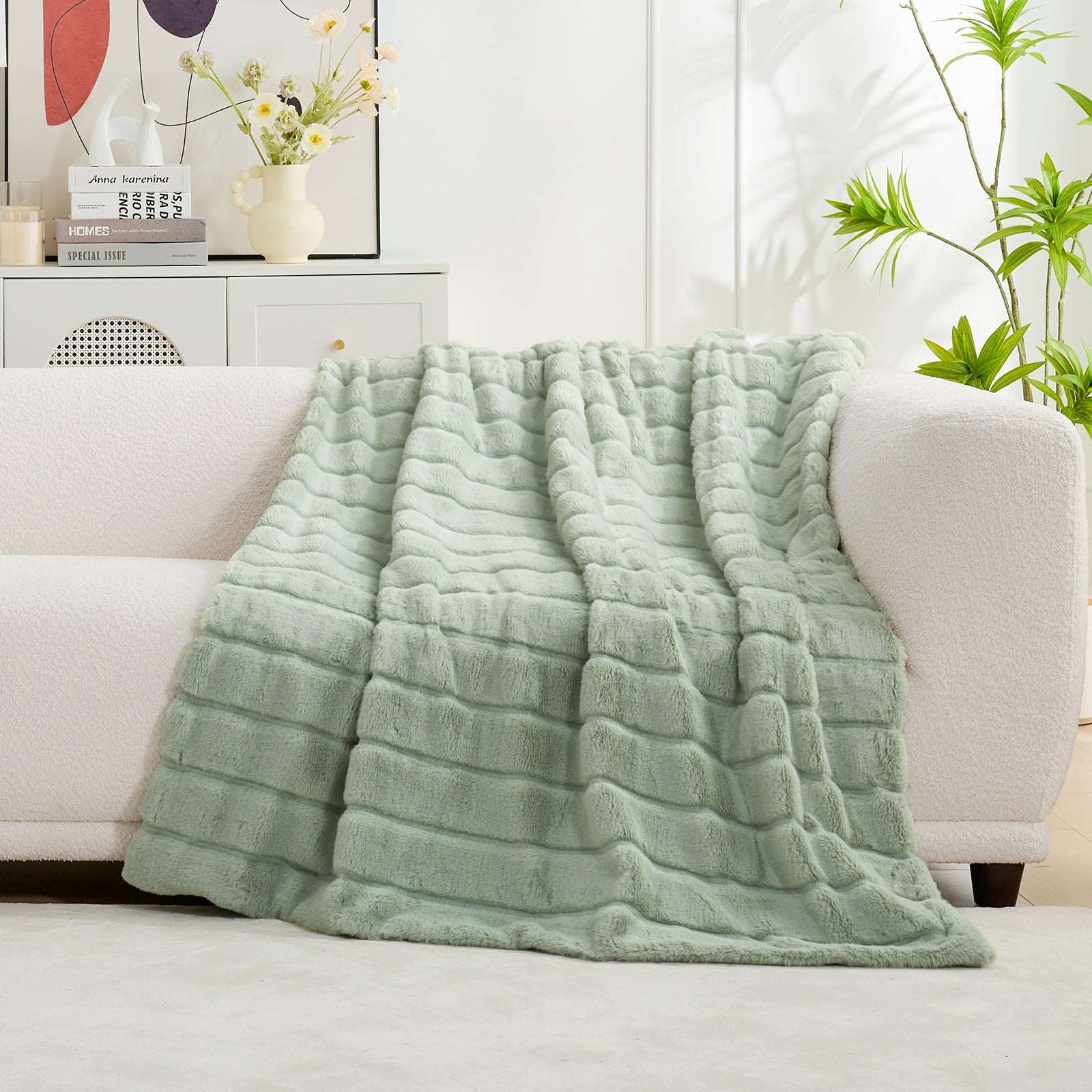 Luxurious CozyBliss Faux Fur Throw Blanket for Stylish Comfort