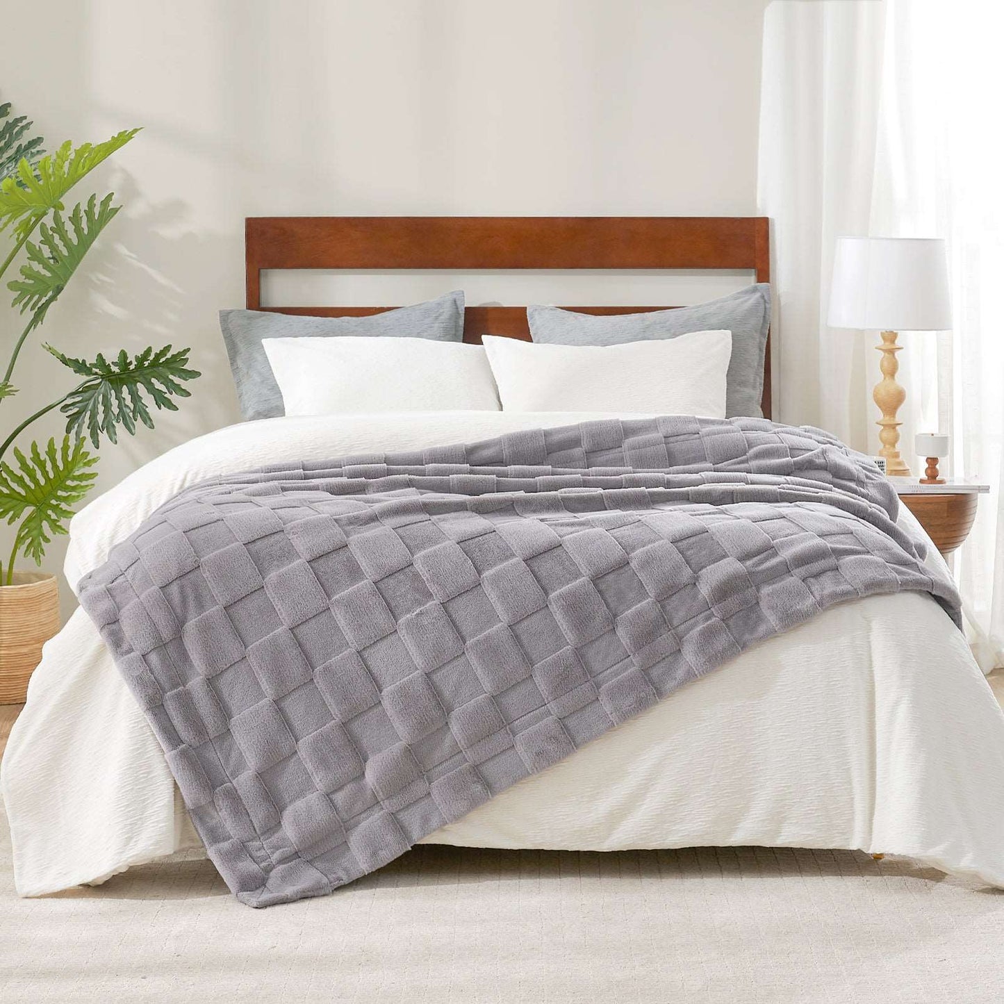 Luxuriously Soft Checkerboard Faux Fur Throw Blanket for Cozy Living