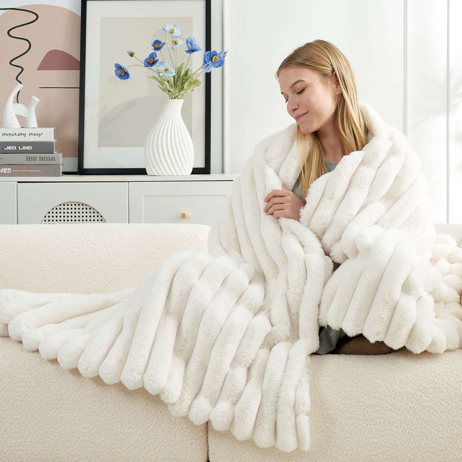 Luxurious Striped Faux Fur Throw Blanket for Cozy Comfort