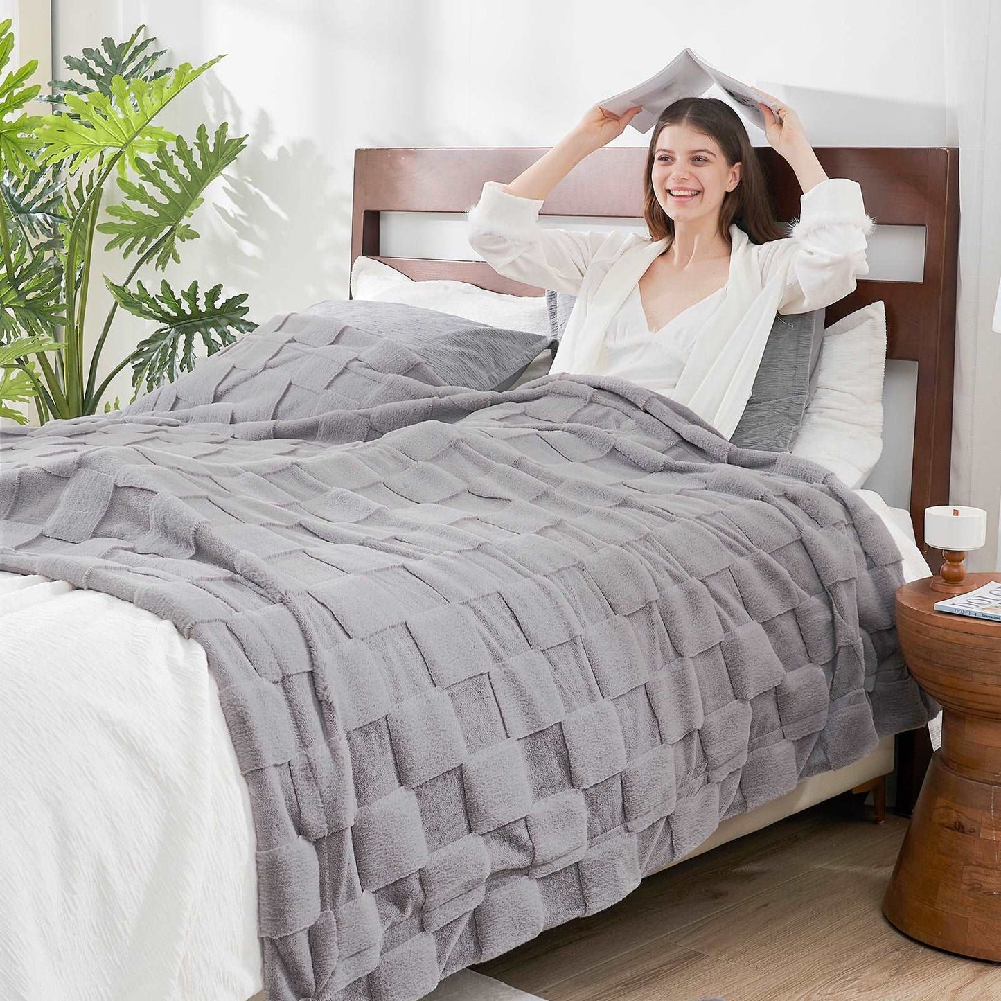 Luxuriously Soft Checkerboard Faux Fur Throw Blanket for Cozy Living