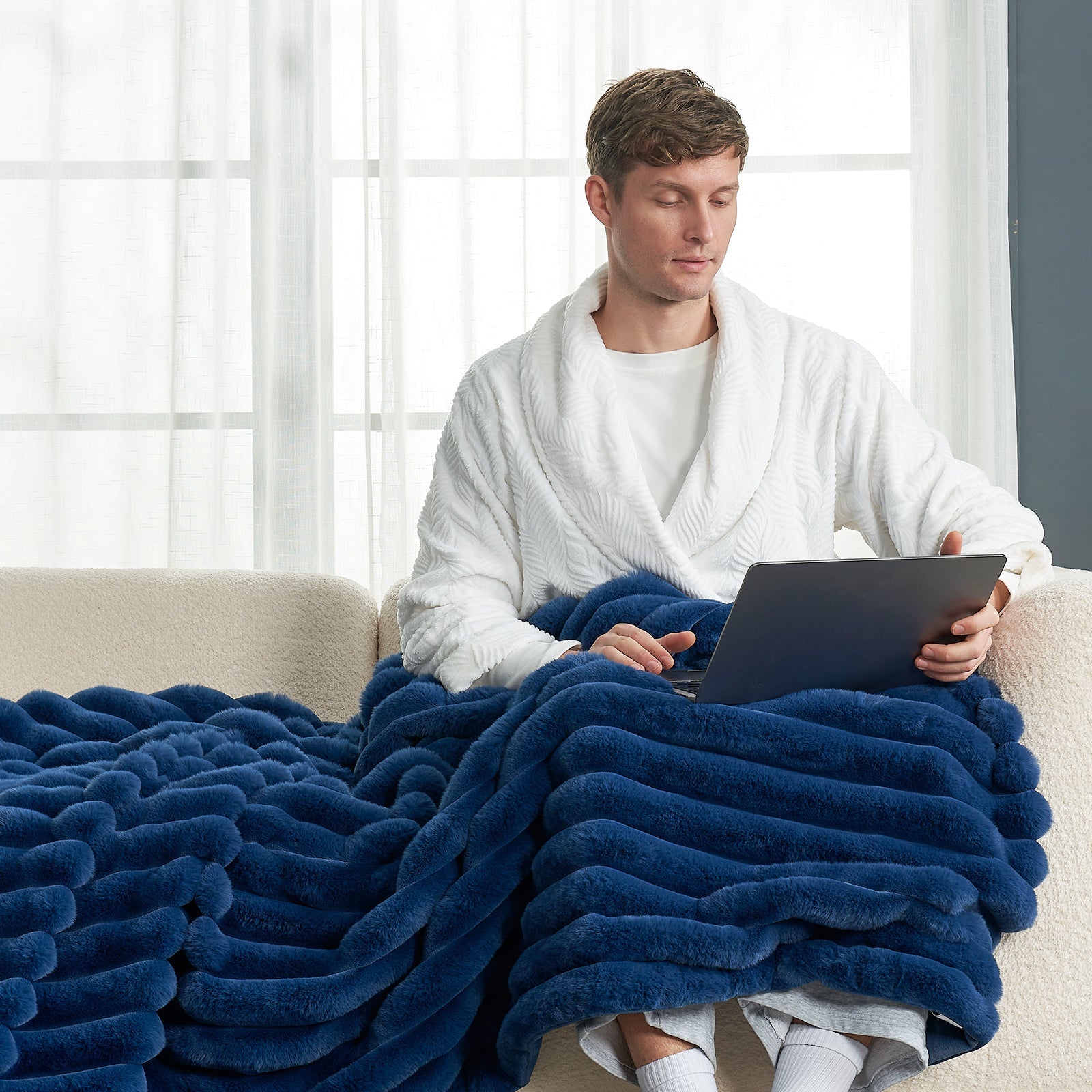 Luxurious Striped Faux Fur Throw Blanket for Cozy Comfort