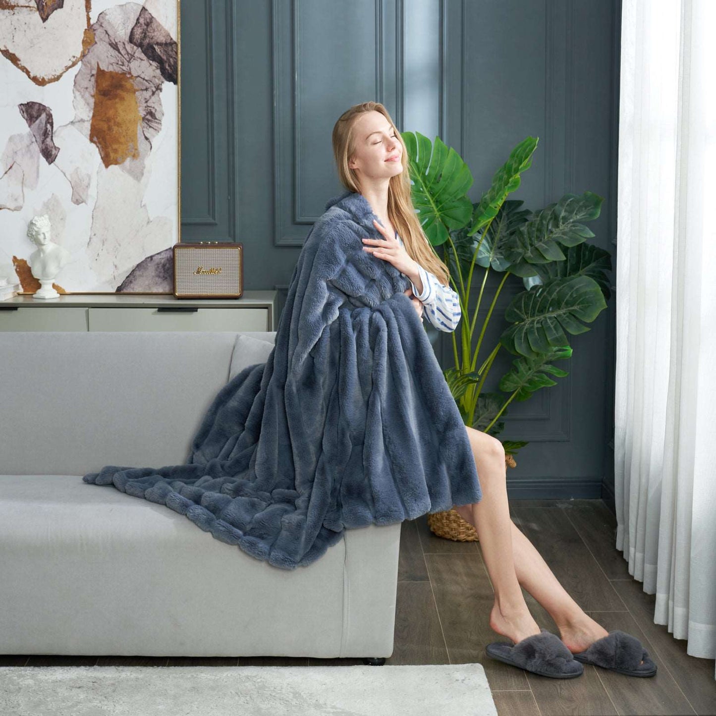 Luxurious CozyBliss Faux Fur Throw Blanket for Stylish Comfort