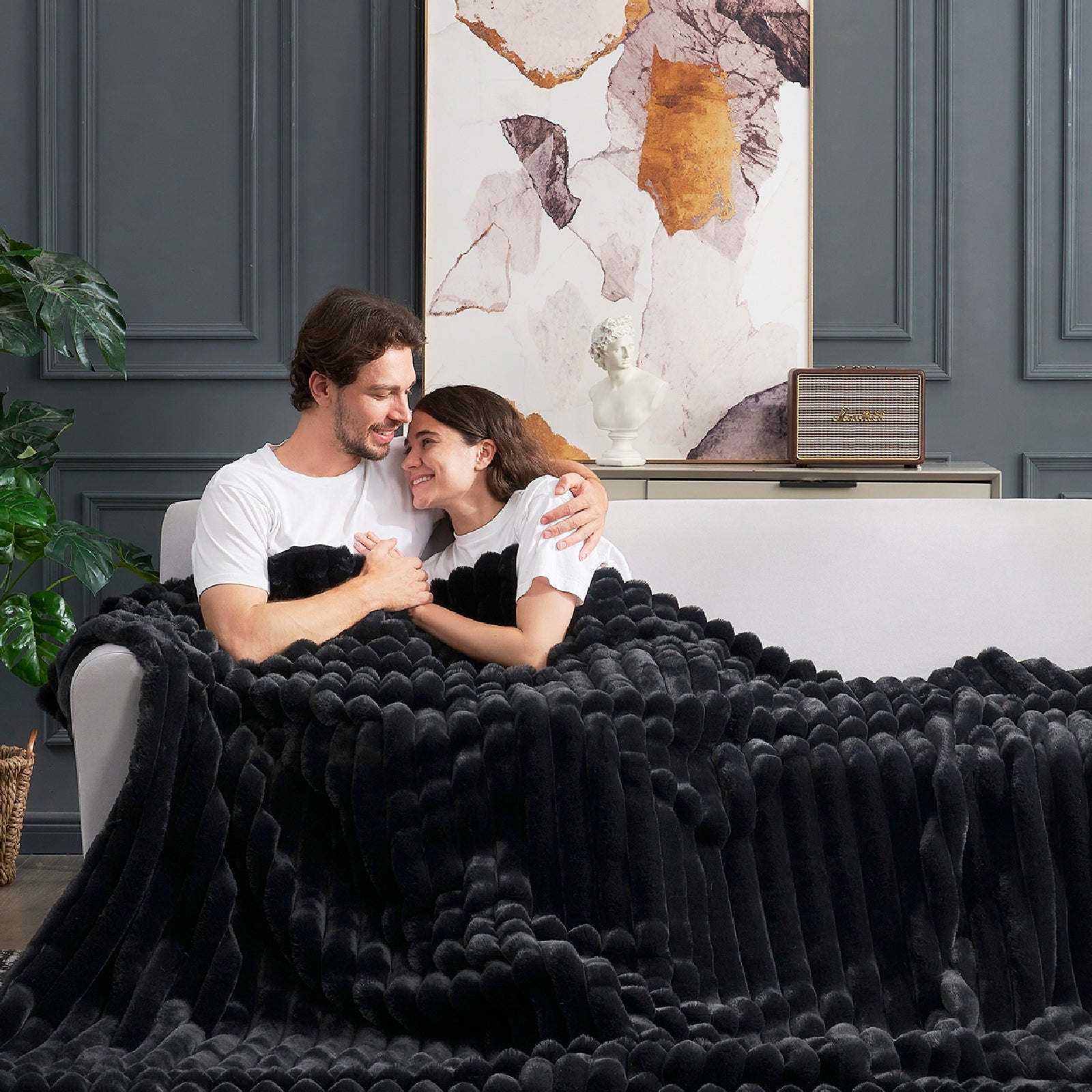 Luxurious Striped Faux Fur Throw Blanket for Cozy Comfort