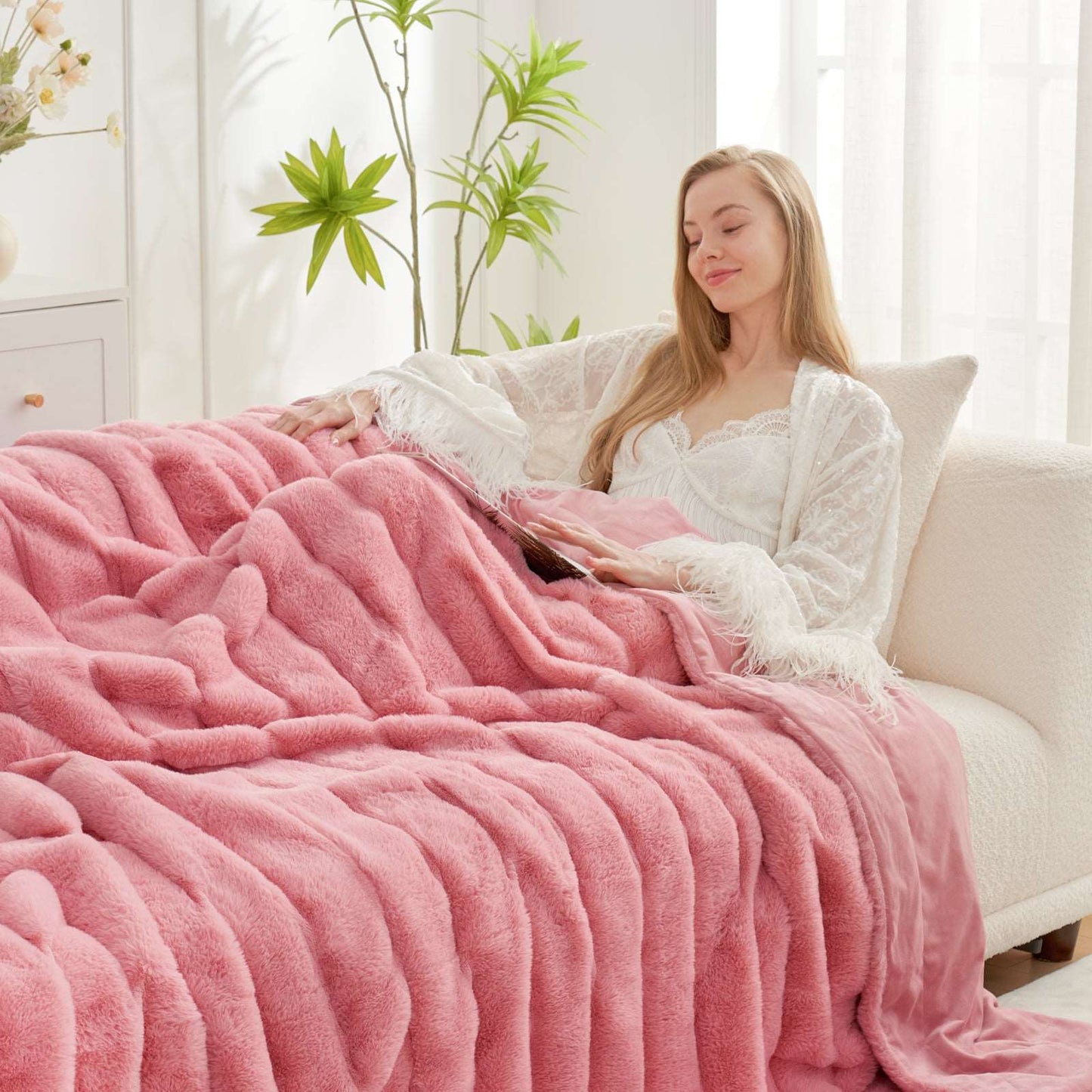 Luxurious CozyBliss Faux Fur Throw Blanket for Stylish Comfort