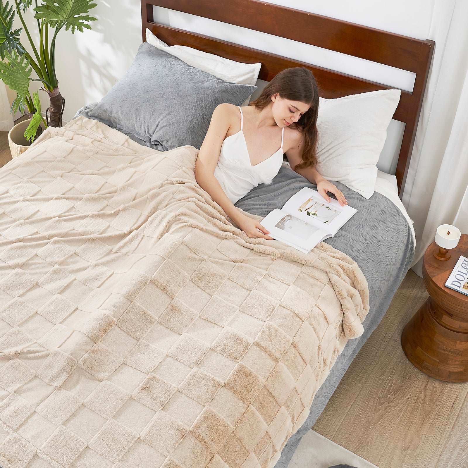 Luxuriously Soft Checkerboard Faux Fur Throw Blanket for Cozy Living