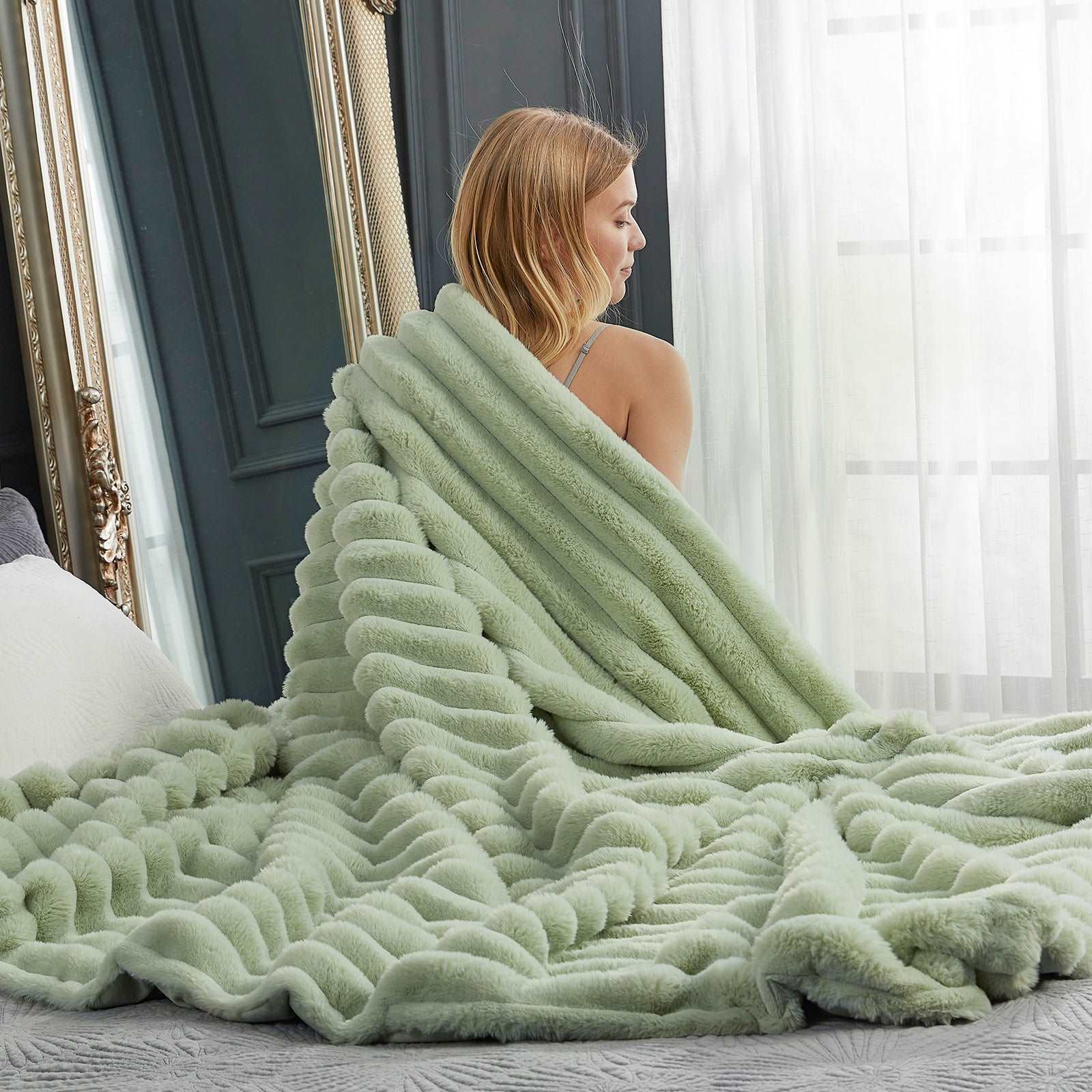 Luxurious Striped Faux Fur Throw Blanket for Cozy Comfort