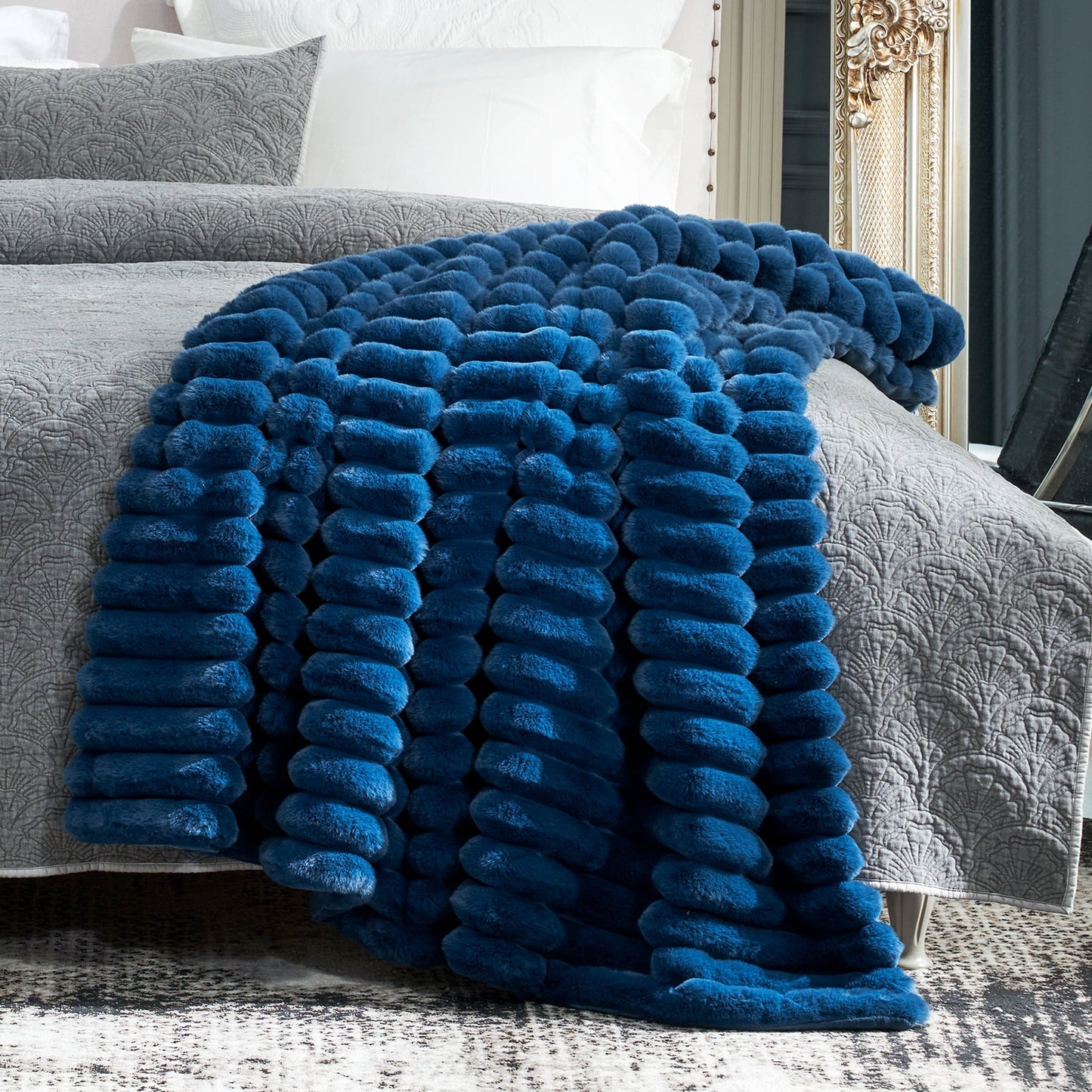 Luxurious Striped Faux Fur Throw Blanket for Cozy Comfort