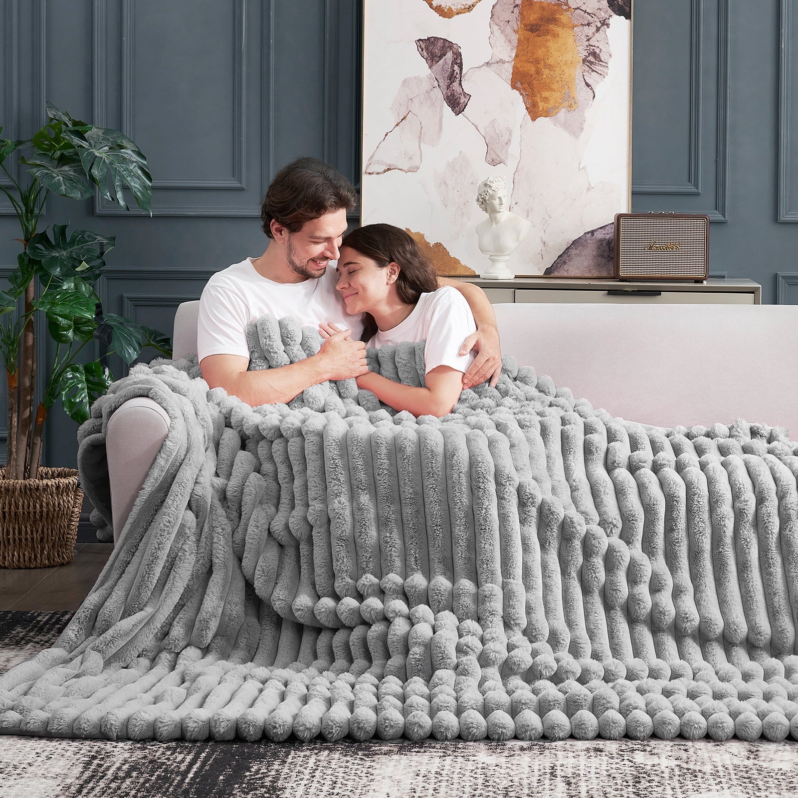 Luxurious Striped Faux Fur Throw Blanket for Cozy Comfort