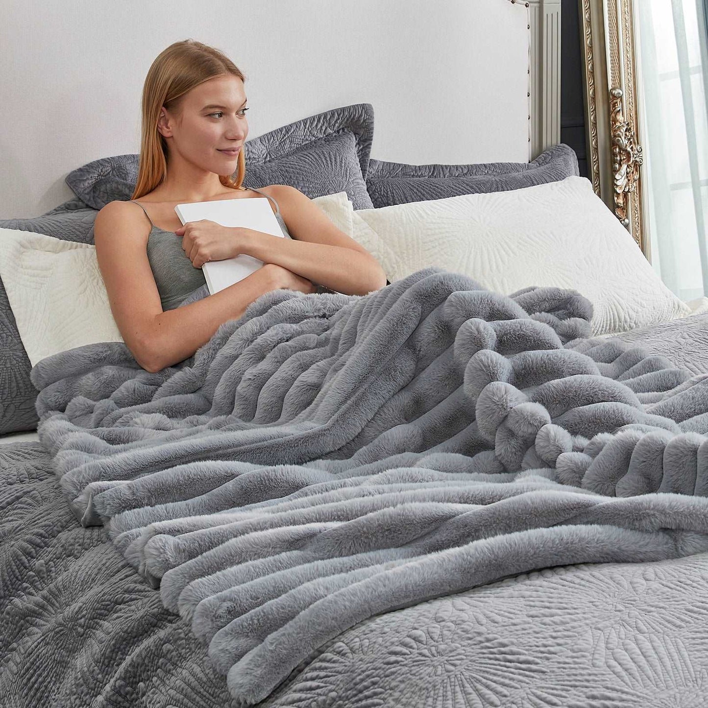 Luxurious Striped Faux Fur Throw Blanket for Cozy Comfort