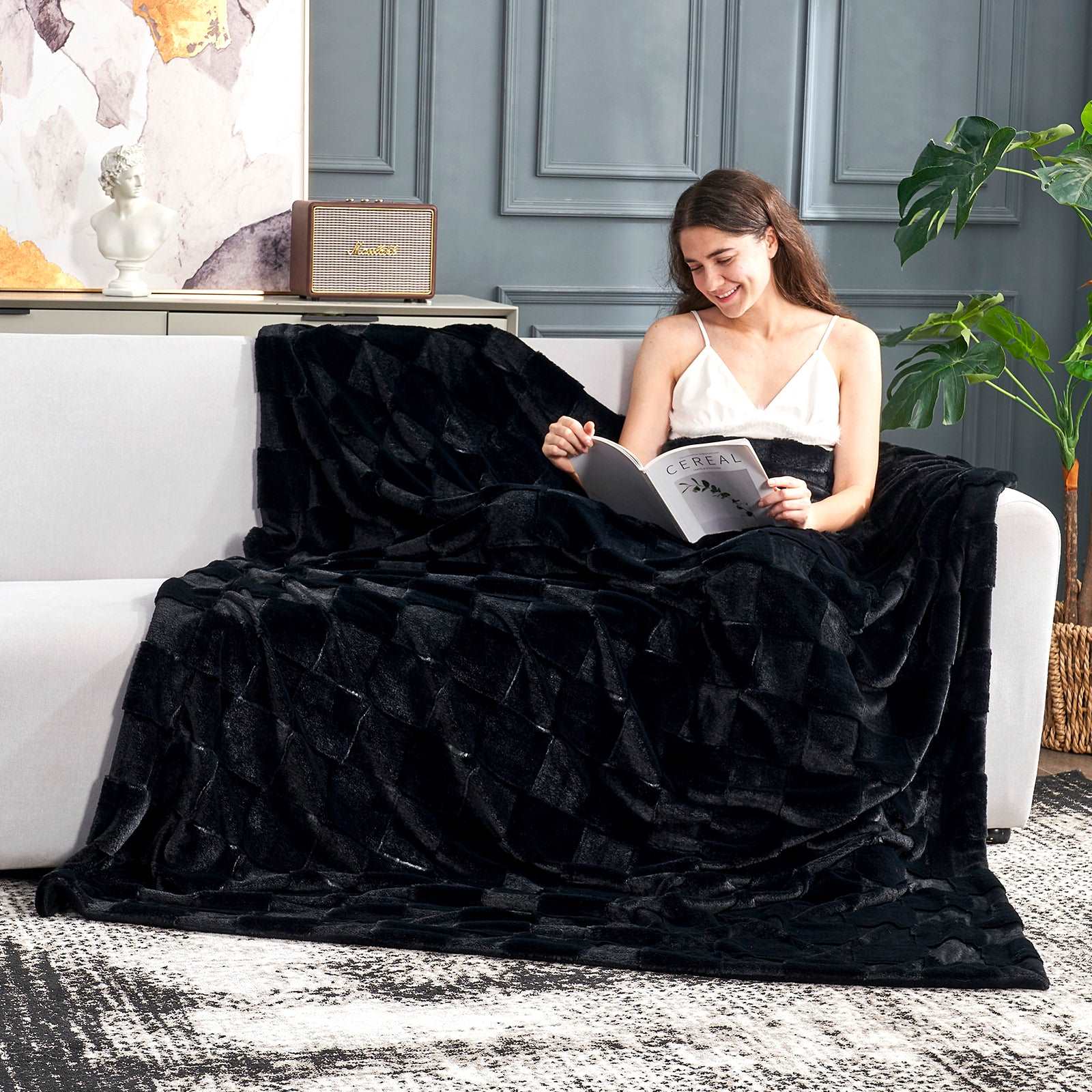 Luxuriously Soft Checkerboard Faux Fur Throw Blanket for Cozy Living