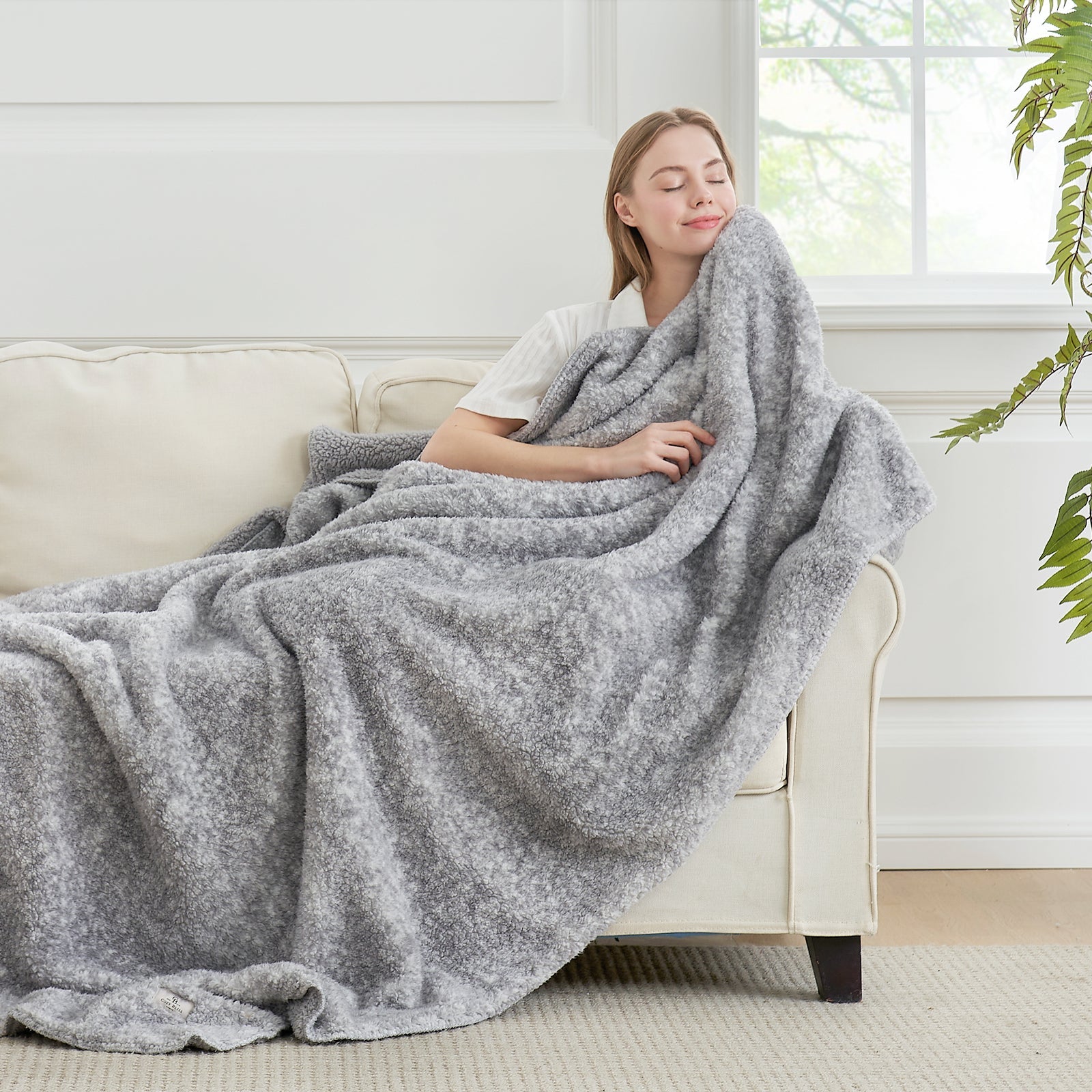 Cozy Bliss Reversible Dual-Sided Sherpa Throw Blanket
