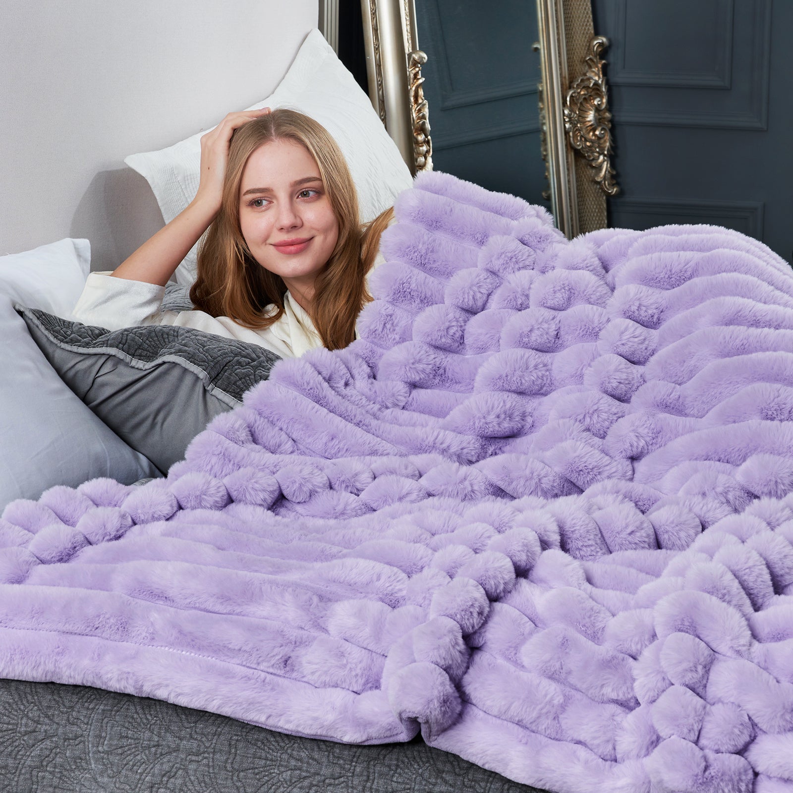 Luxurious Striped Faux Fur Throw Blanket for Cozy Comfort
