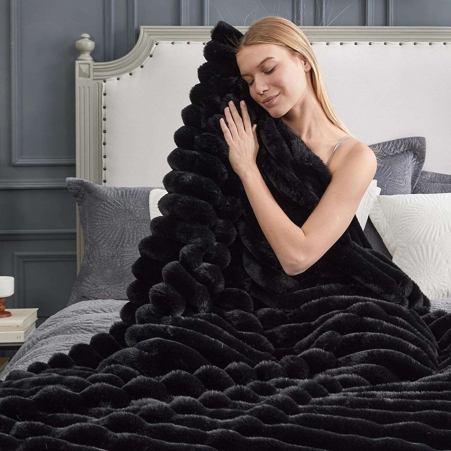 Luxurious Striped Faux Fur Throw Blanket for Cozy Comfort
