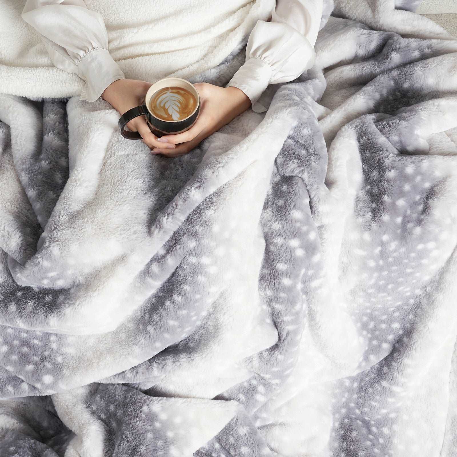 Elegant Deer Print Faux Fur Throw Blanket for Cozy Living