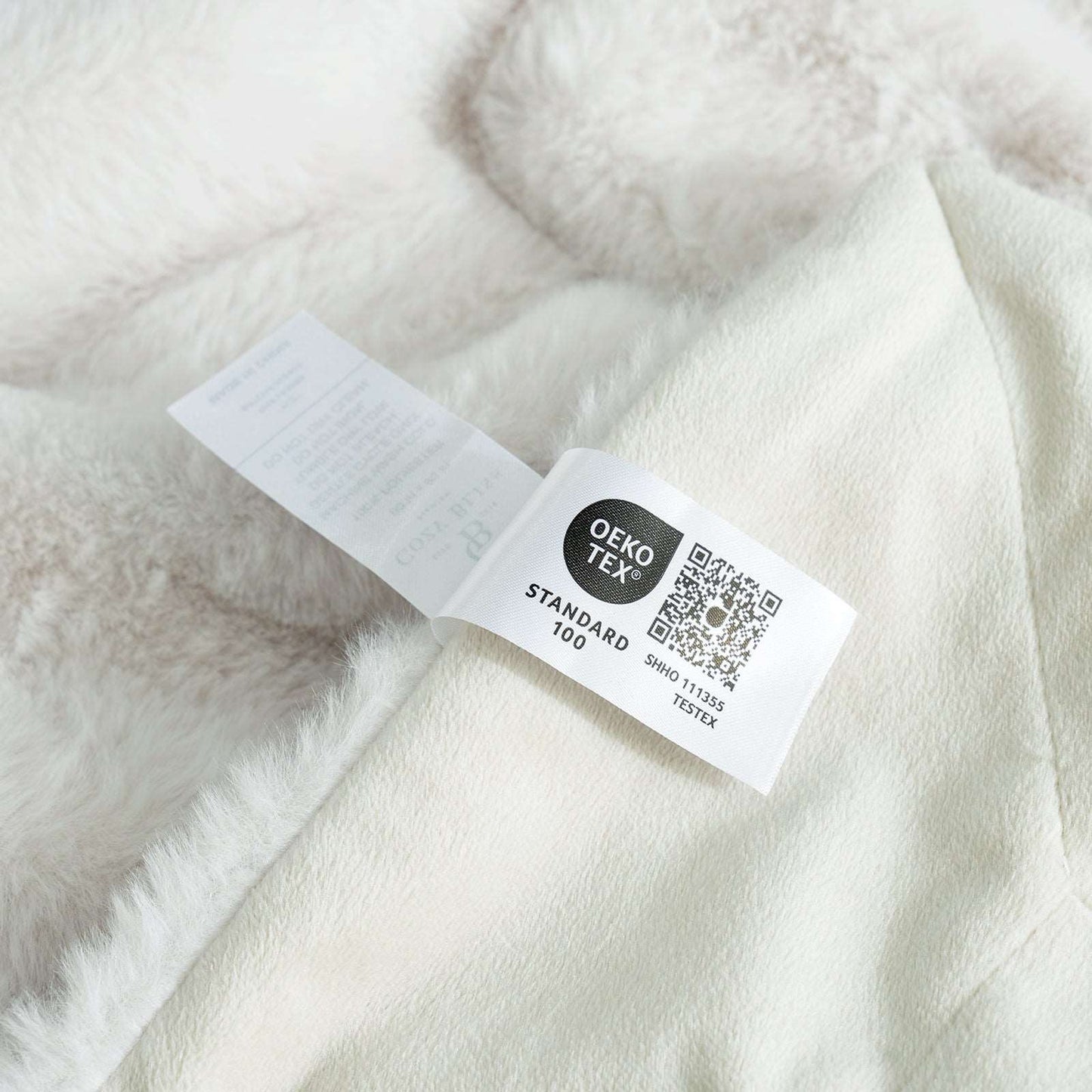 Luxurious CozyBliss Faux Fur Throw Blanket for Stylish Comfort