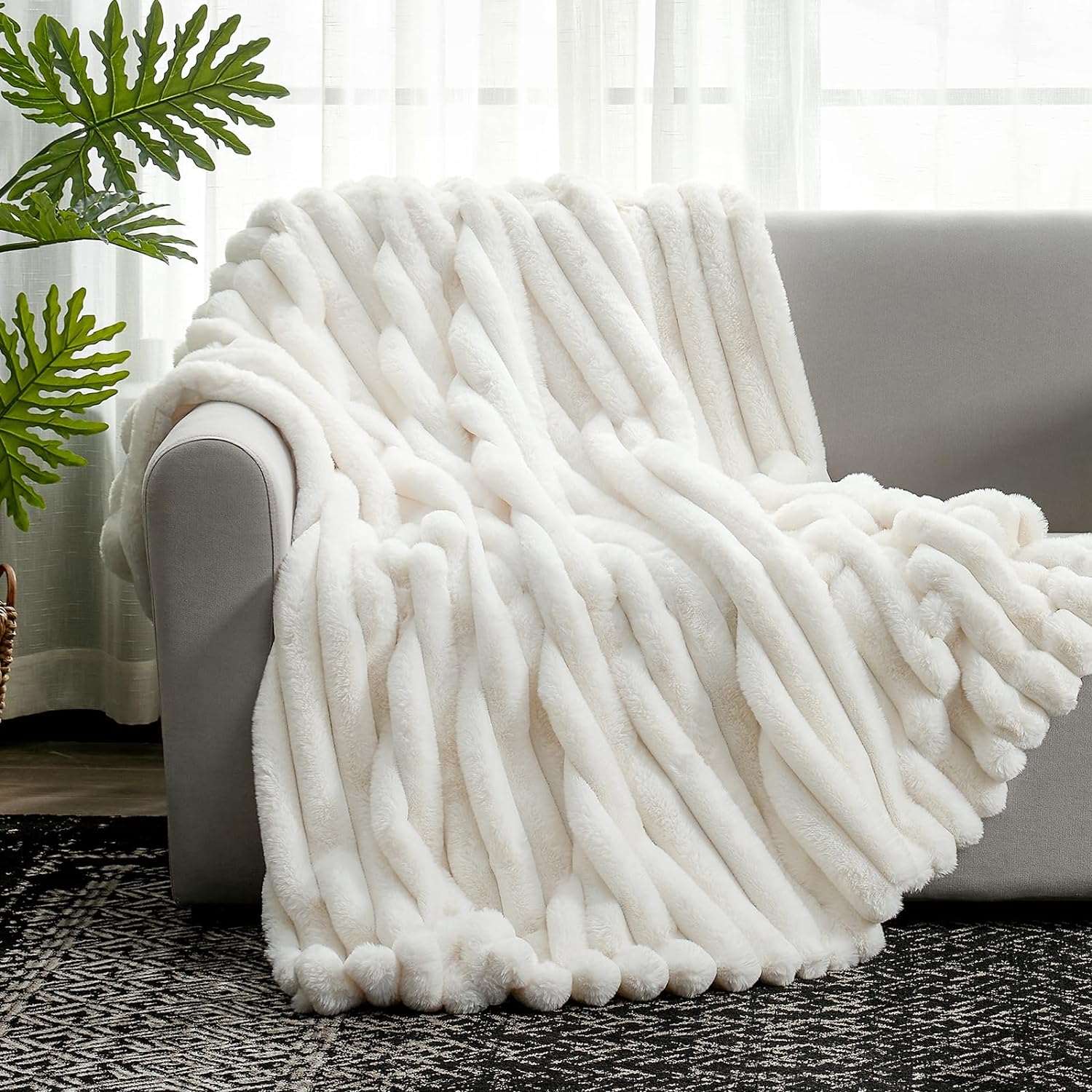 Luxurious Striped Faux Fur Throw Blanket for Cozy Comfort