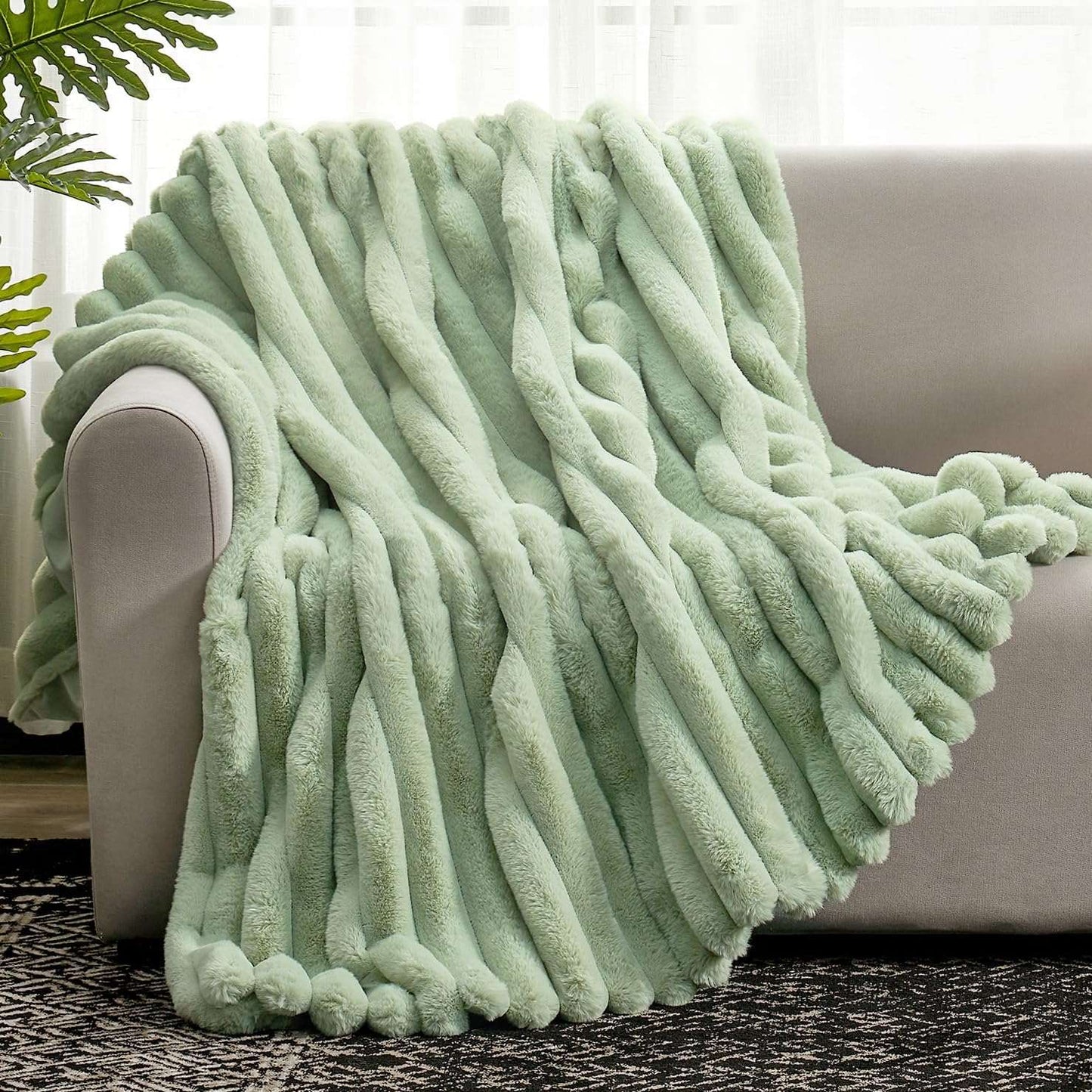 Luxurious Striped Faux Fur Throw Blanket for Cozy Comfort