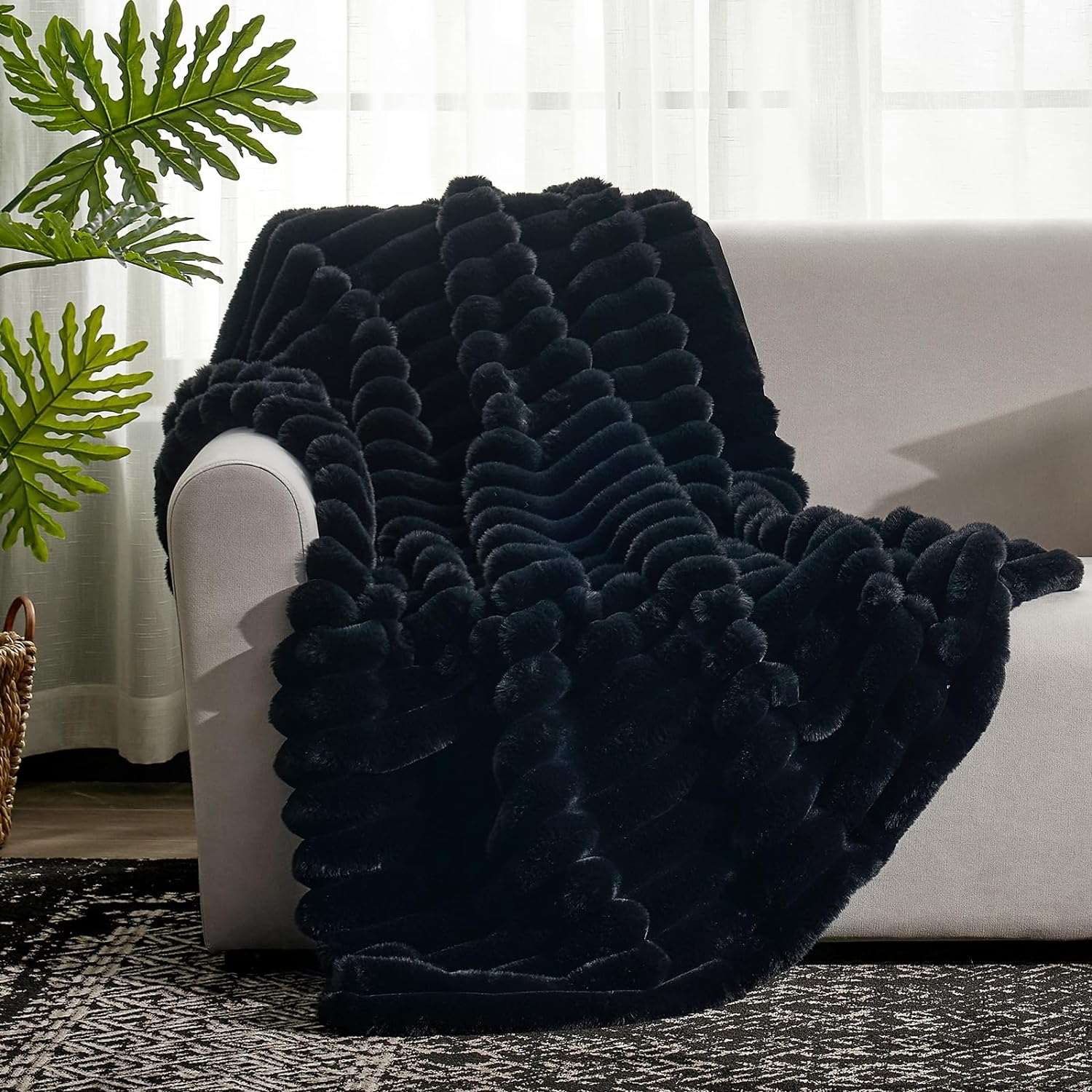 Luxurious Striped Faux Fur Throw Blanket for Cozy Comfort