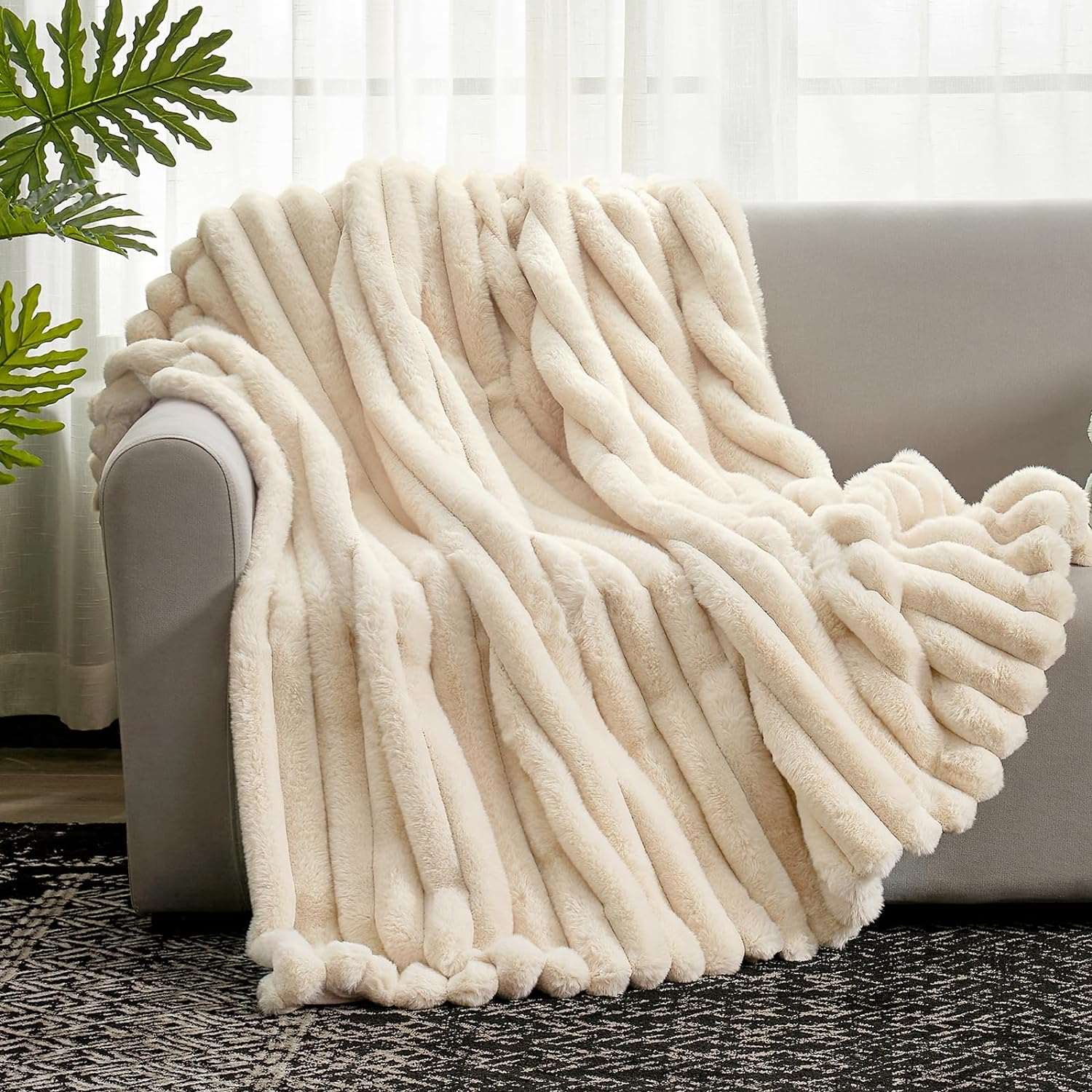Luxurious Striped Faux Fur Throw Blanket for Cozy Comfort
