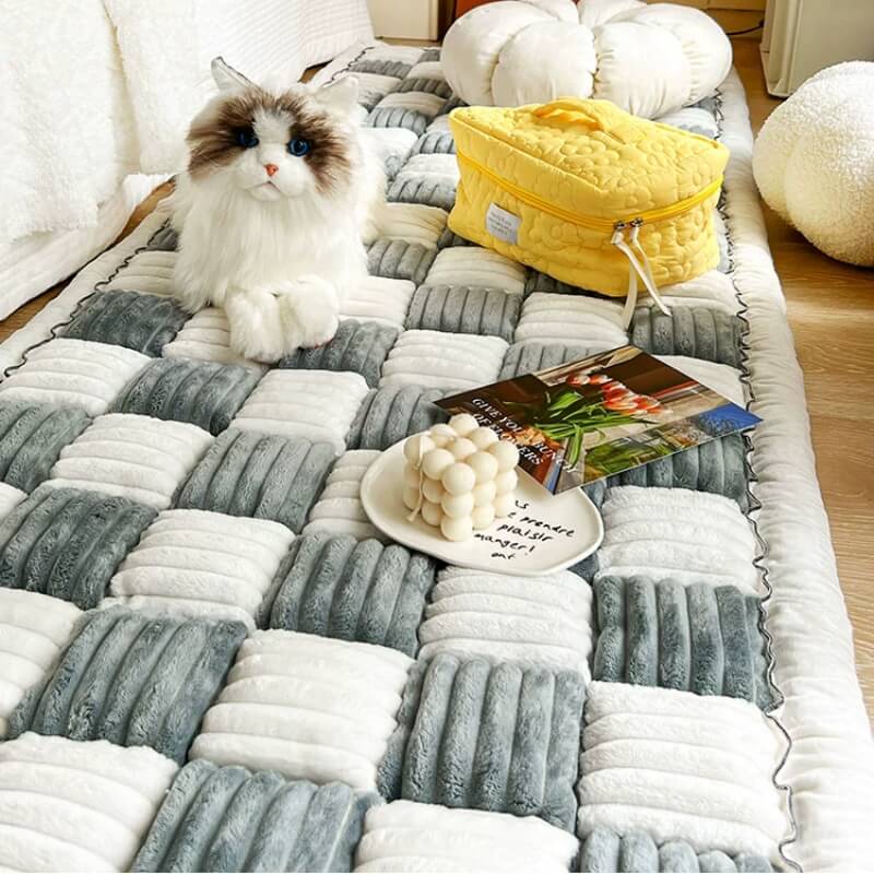 https://cdn.shopify.com/s/files/1/0549/1638/2879/files/Cream-colouredLargePlaidSquarePetMatBedCouch_1_b3575765-1905-4530-8e73-533fc34e99dd.jpg?v=1719288437