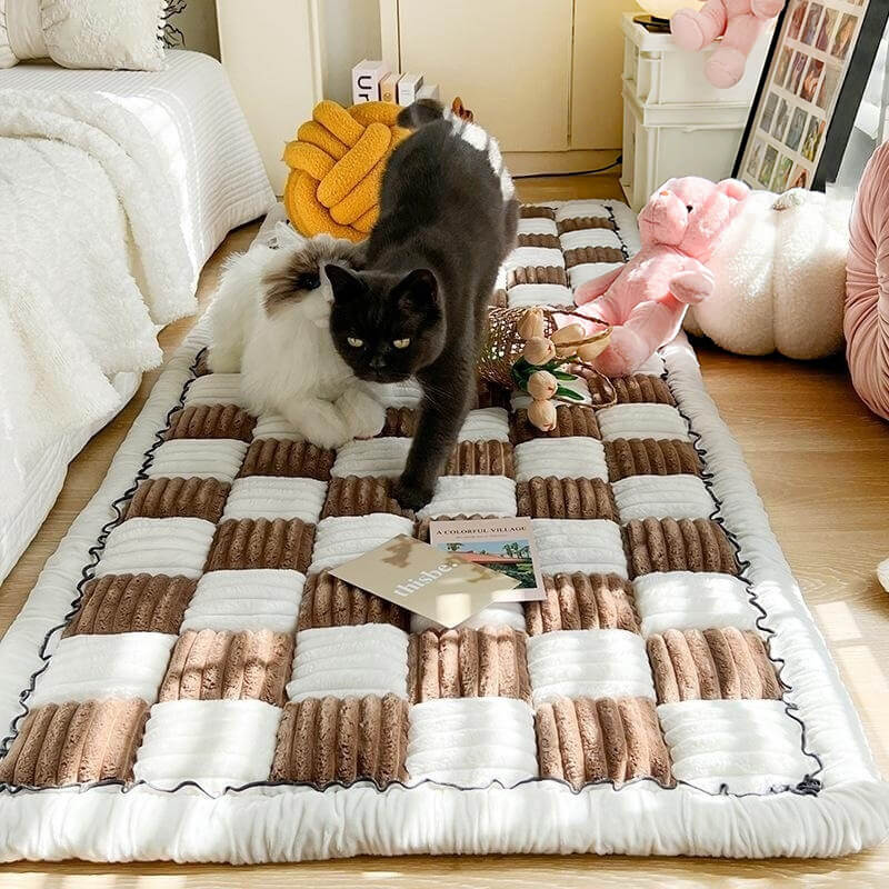 https://cdn.shopify.com/s/files/1/0549/1638/2879/files/Cream-colouredLargePlaidSquarePetMatBedCouch_a67b8eee-c198-48a2-8525-11b473a640bd.jpg?v=1692257452