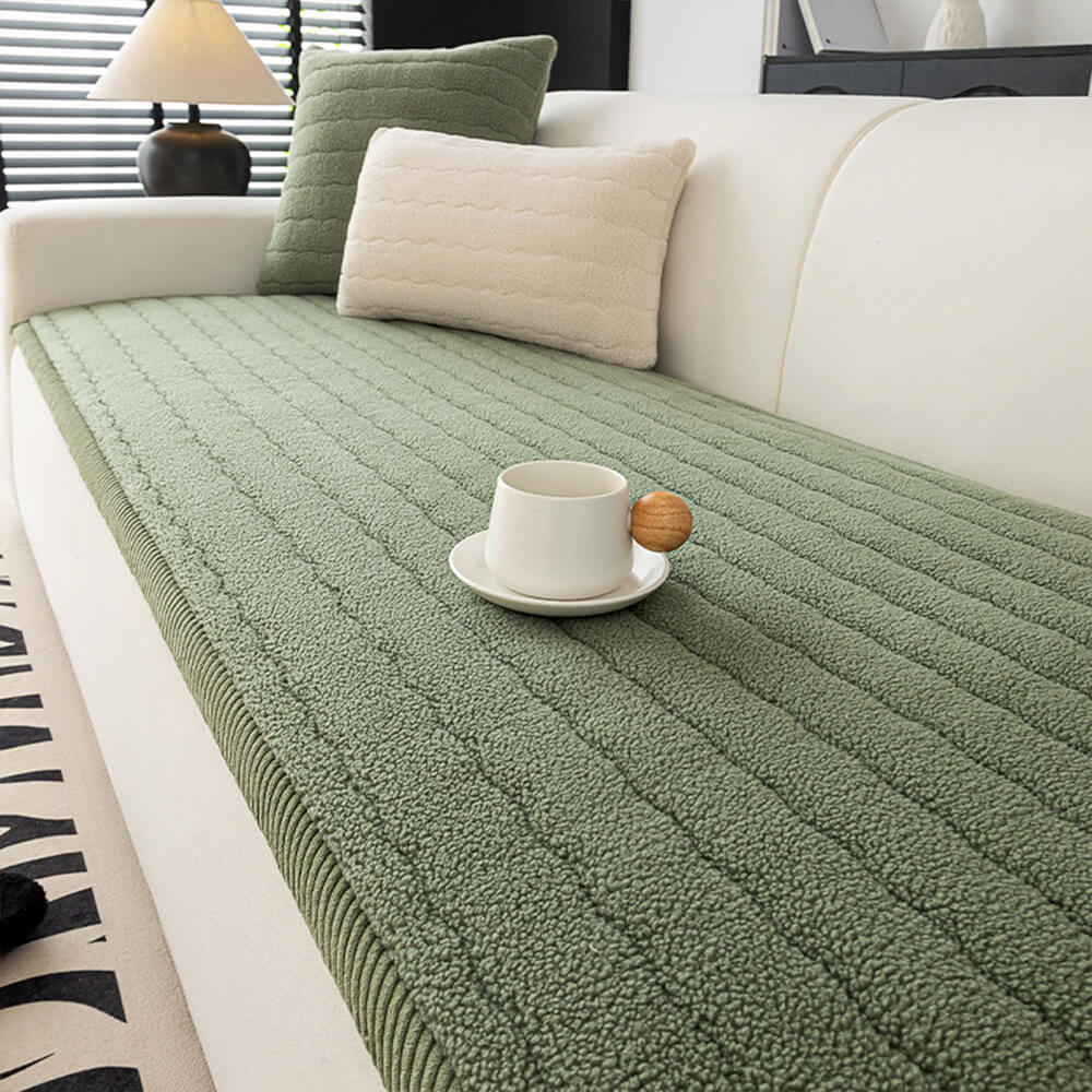 https://cdn.shopify.com/s/files/1/0549/1638/2879/files/FUNNYFUZZYCreamySoftBreathableLambskinCouchCover-4.jpg?v=1739440359