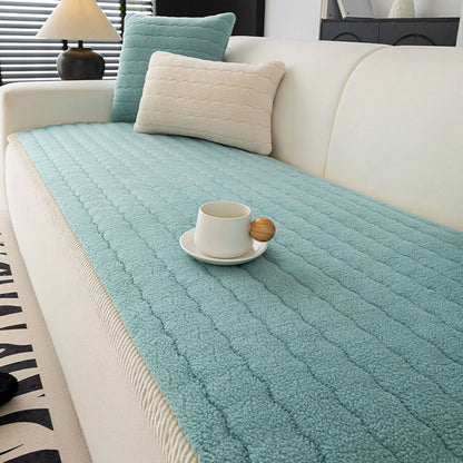 https://cdn.shopify.com/s/files/1/0549/1638/2879/files/FUNNYFUZZYCreamySoftBreathableLambskinCouchCover-5.jpg?v=1739440359