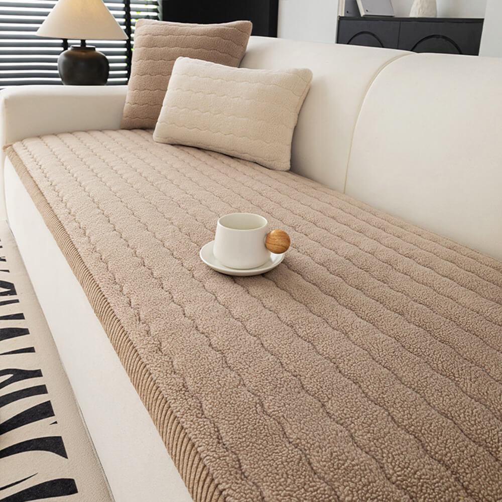 https://cdn.shopify.com/s/files/1/0549/1638/2879/files/FUNNYFUZZYCreamySoftBreathableLambskinCouchCover-6.jpg?v=1739440359