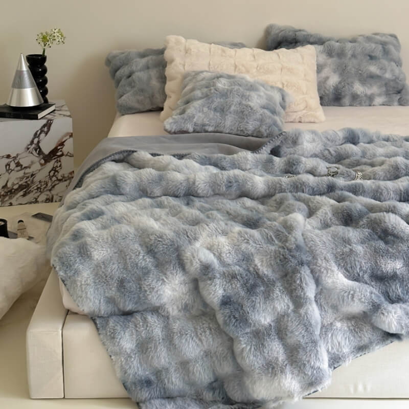 https://cdn.shopify.com/s/files/1/0549/1638/2879/files/FauxFurLuxuryThickPlushPetThrowBlanketHumanBlanket-_1.jpg?v=1730887076