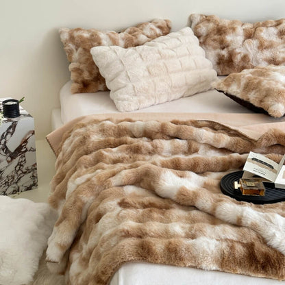 https://cdn.shopify.com/s/files/1/0549/1638/2879/files/FauxFurLuxuryThickPlushPetThrowBlanketHumanBlanket-_10.jpg?v=1730887076