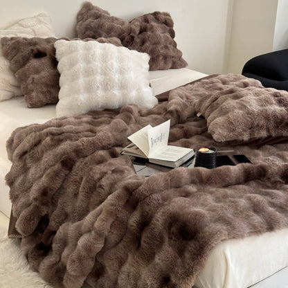 https://cdn.shopify.com/s/files/1/0549/1638/2879/files/FauxFurLuxuryThickPlushPetThrowBlanketHumanBlanket-_4.jpg?v=1730887076