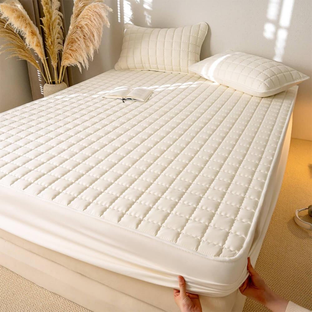 https://cdn.shopify.com/s/files/1/0549/1638/2879/files/FunnyFuzzyElegantSquareBreathableWaterproofAntibacterialFittedSheetMattressCover-7.jpg?v=1736837253