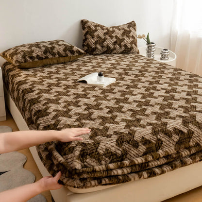 https://cdn.shopify.com/s/files/1/0549/1638/2879/files/FunnyFuzzyLeopardPrintThickenedFauxRabbitFurWarmFittedSheetMattresCover-19_6b154678-610c-4127-ad75-45ec0b92556c.jpg?v=1730269377