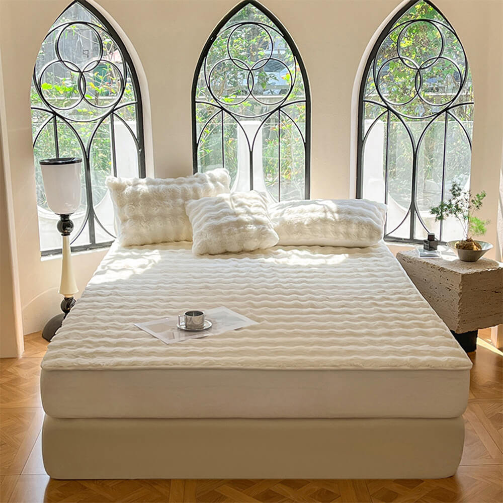 Cozy Plush Bubble Skin-Friendly Warm Fitted Mattress Protector