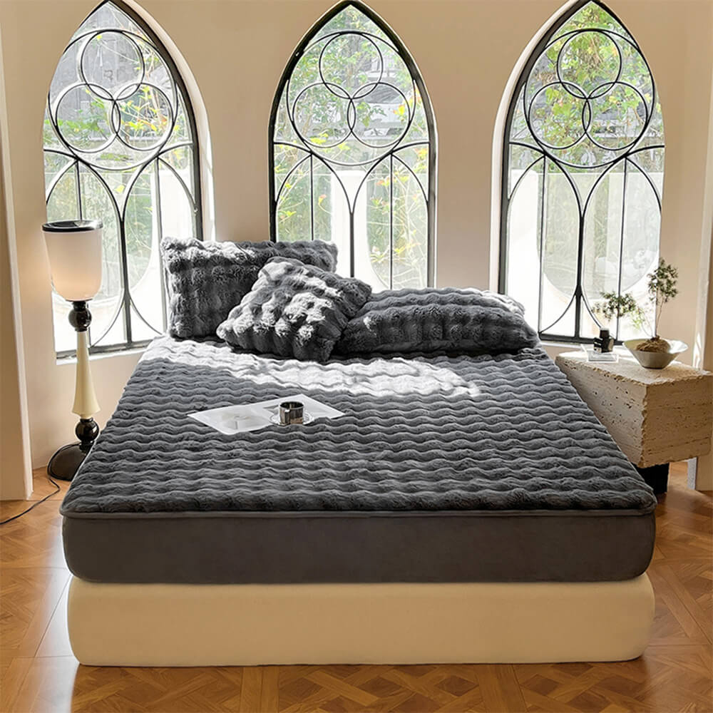 Cozy Plush Bubble Skin-Friendly Warm Fitted Mattress Protector
