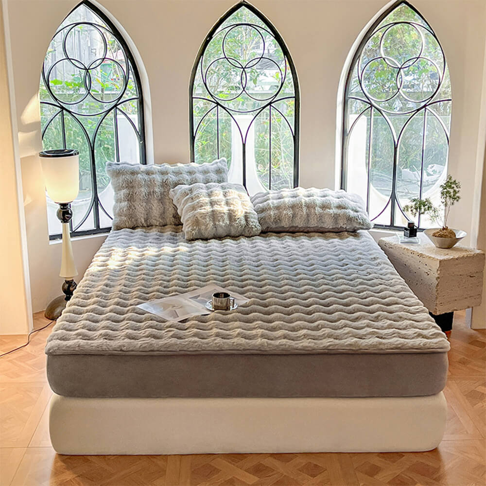 Cozy Plush Bubble Skin-Friendly Warm Fitted Mattress Protector
