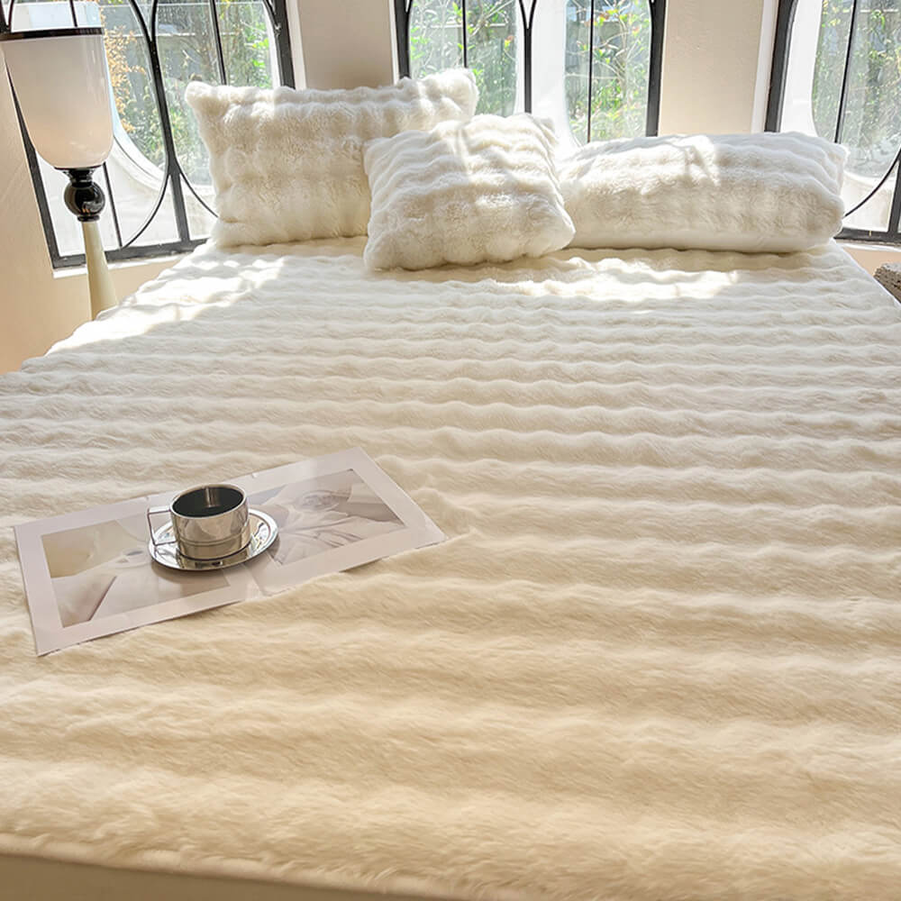 Cozy Plush Bubble Skin-Friendly Warm Fitted Mattress Protector