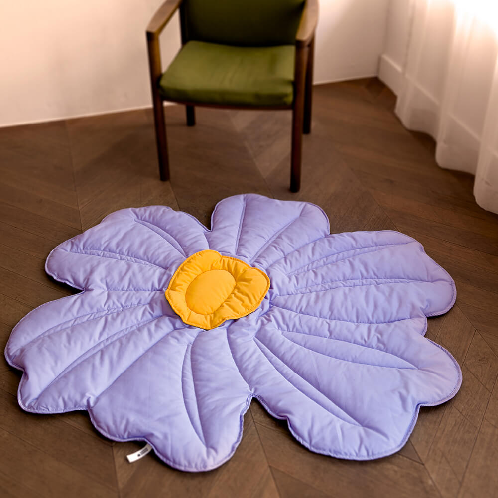 https://cdn.shopify.com/s/files/1/0549/1638/2879/products/FunnyFuzzy_SuperLargeFlowerShapeHumanMatDogBlanket1.jpg?v=1680148594