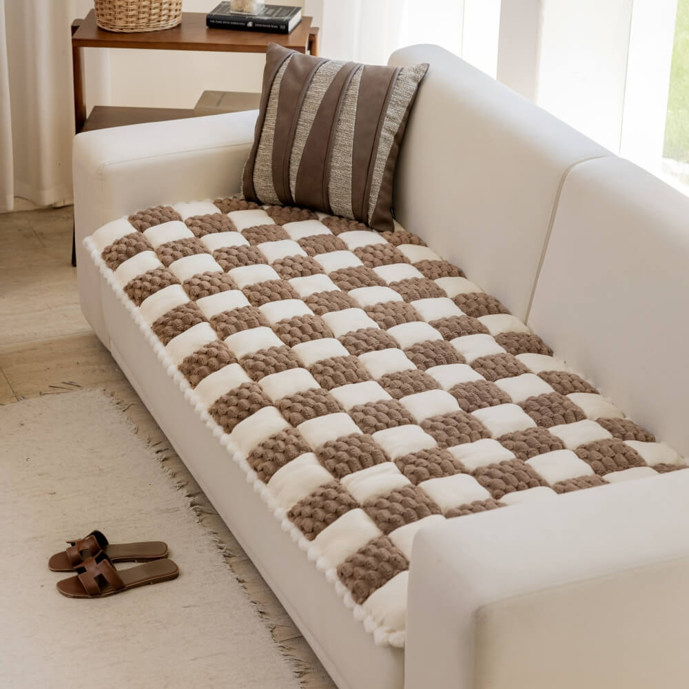 https://cdn.shopify.com/s/files/1/0549/1638/2879/files/PlushHandmadeColorBlockDogMatSoftSofaProtectorNon-SlipCouchCover-_13.jpg?v=1724151501